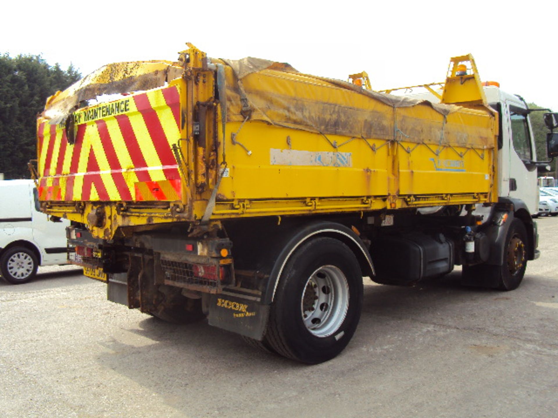 2009 Volvo FLH 240 Tipper - Image 3 of 9