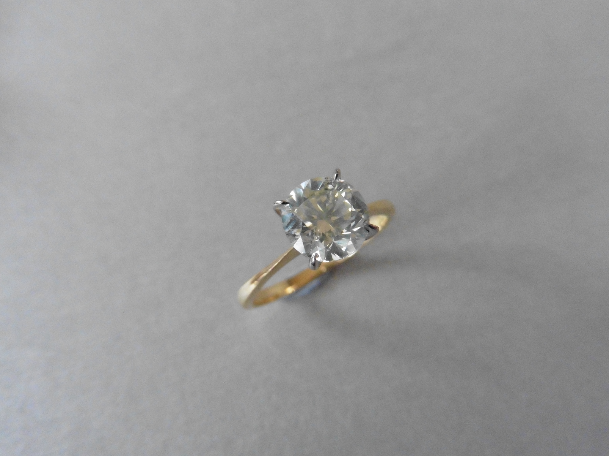 2.00ct Diamond solitaire ring. Set in 18ct gold, size M. L colour, si2 clarity. Four claw white gold