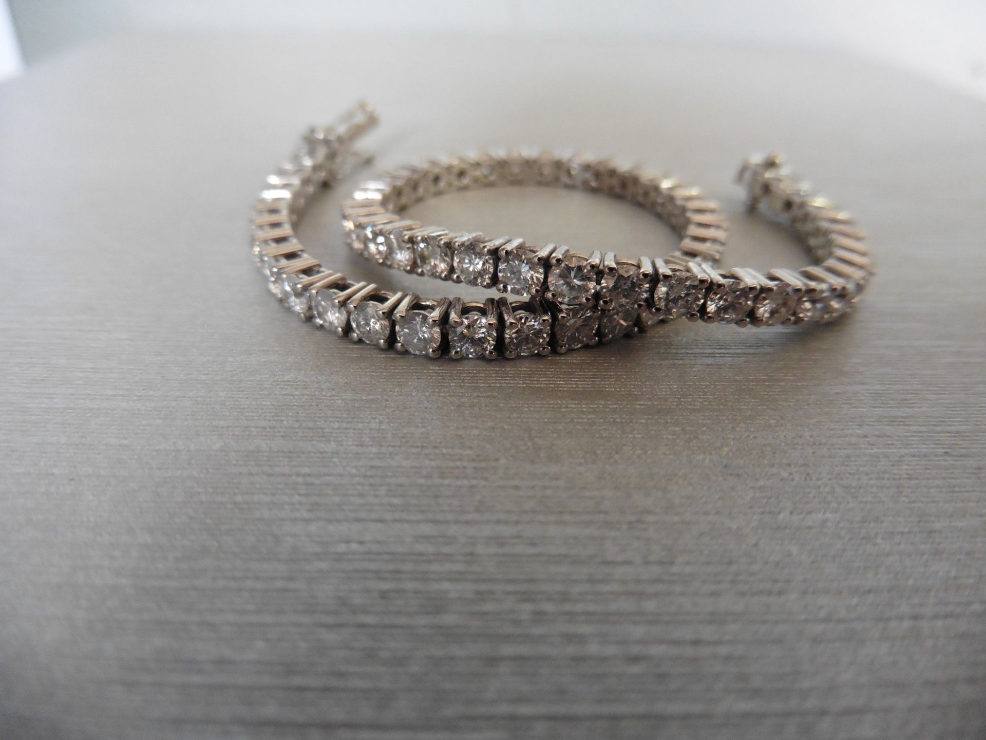 3.00ct Diamond tennis bracelet set with brilliant cut diamonds of I colour, si2 clarity. All set - Image 4 of 4