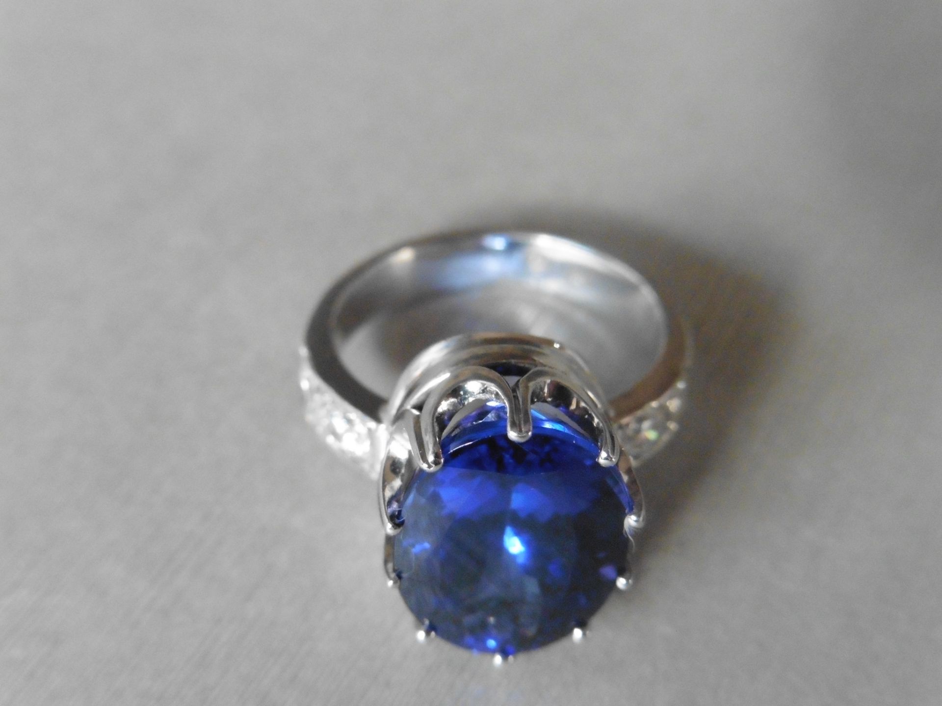 8.85ct tanzanite and diamond dress ring. Oval cut AAAA tanzanite secured in a 10 claw basket setting - Image 5 of 5