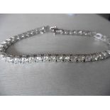 10.50ct Diamond tennis bracelet set with brilliant cut diamonds of I colour, si2 clarity. All set in