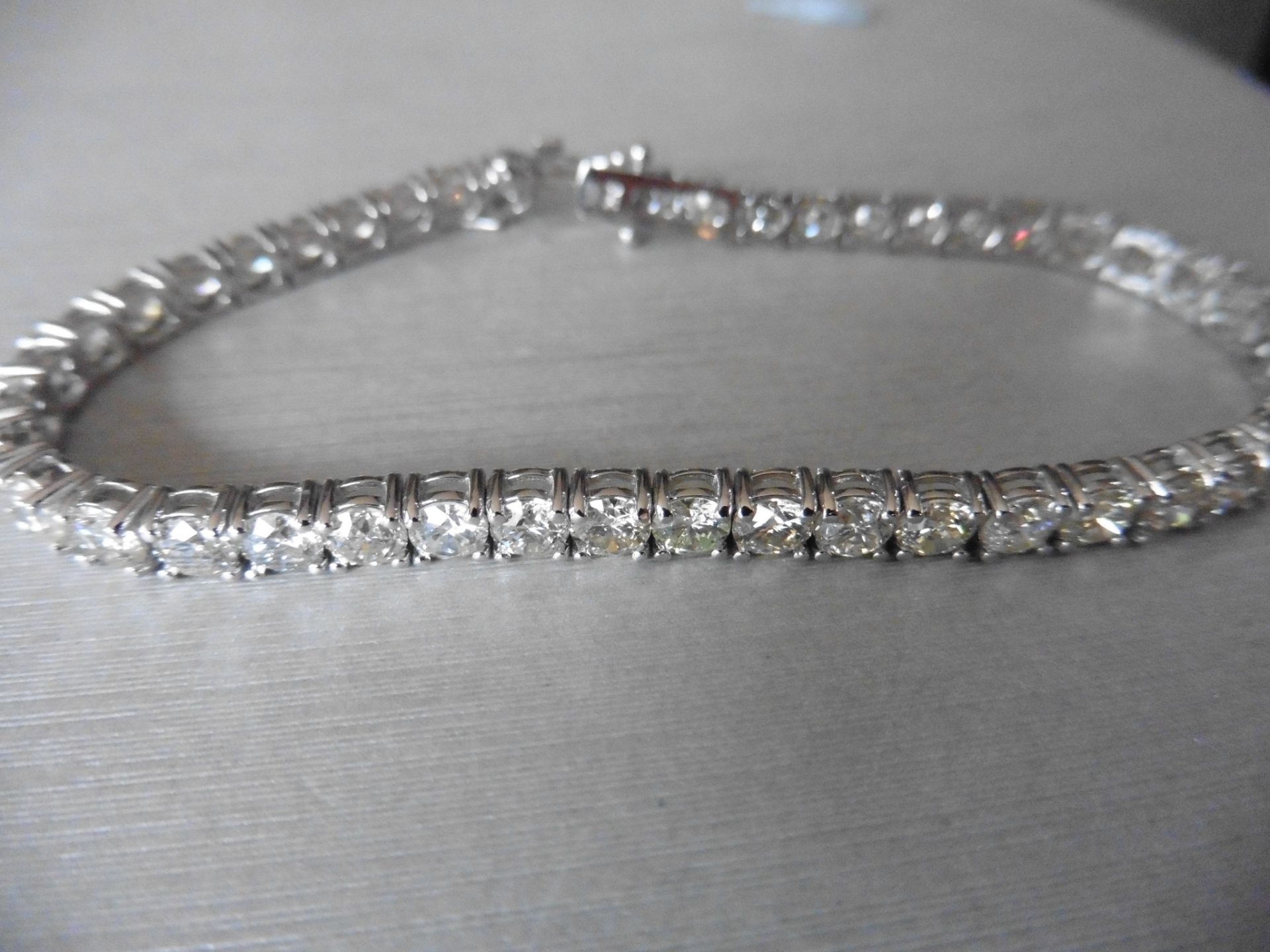10.50ct Diamond tennis bracelet set with brilliant cut diamonds of I colour, si2 clarity. All set in