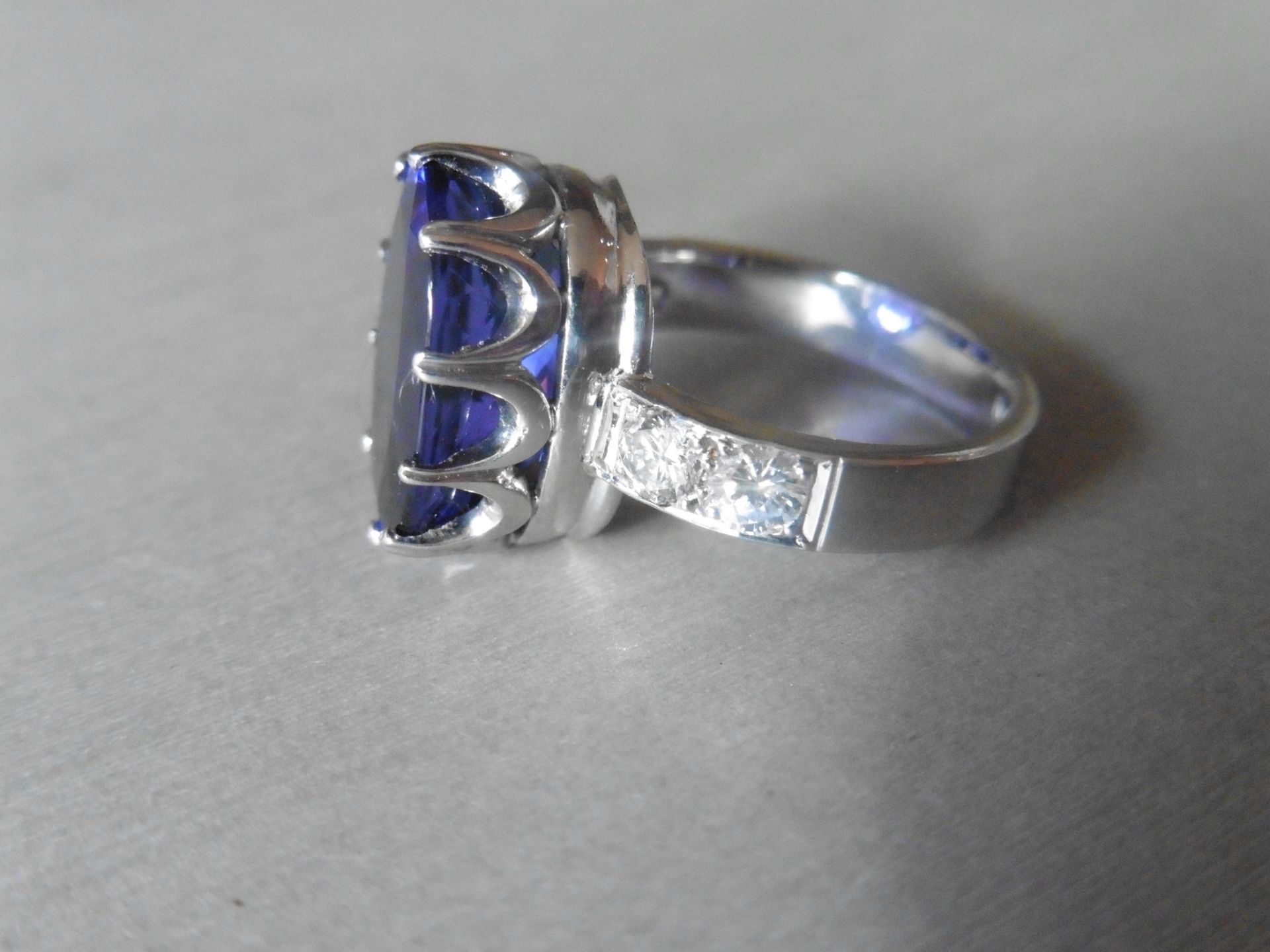 8.85ct tanzanite and diamond dress ring. Oval cut AAAA tanzanite secured in a 10 claw basket setting - Image 4 of 5