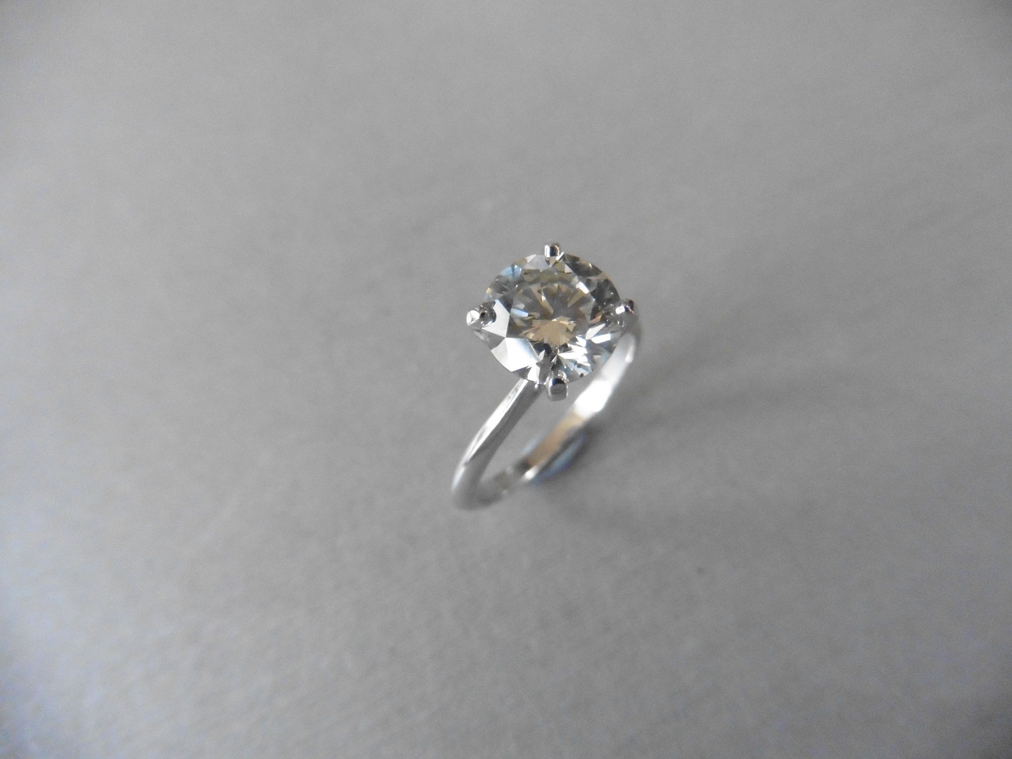 2.00ct Diamond solitaire ring. Set in 18ct gold, size M. E colour, si2 clarity ( enhanced stone ).