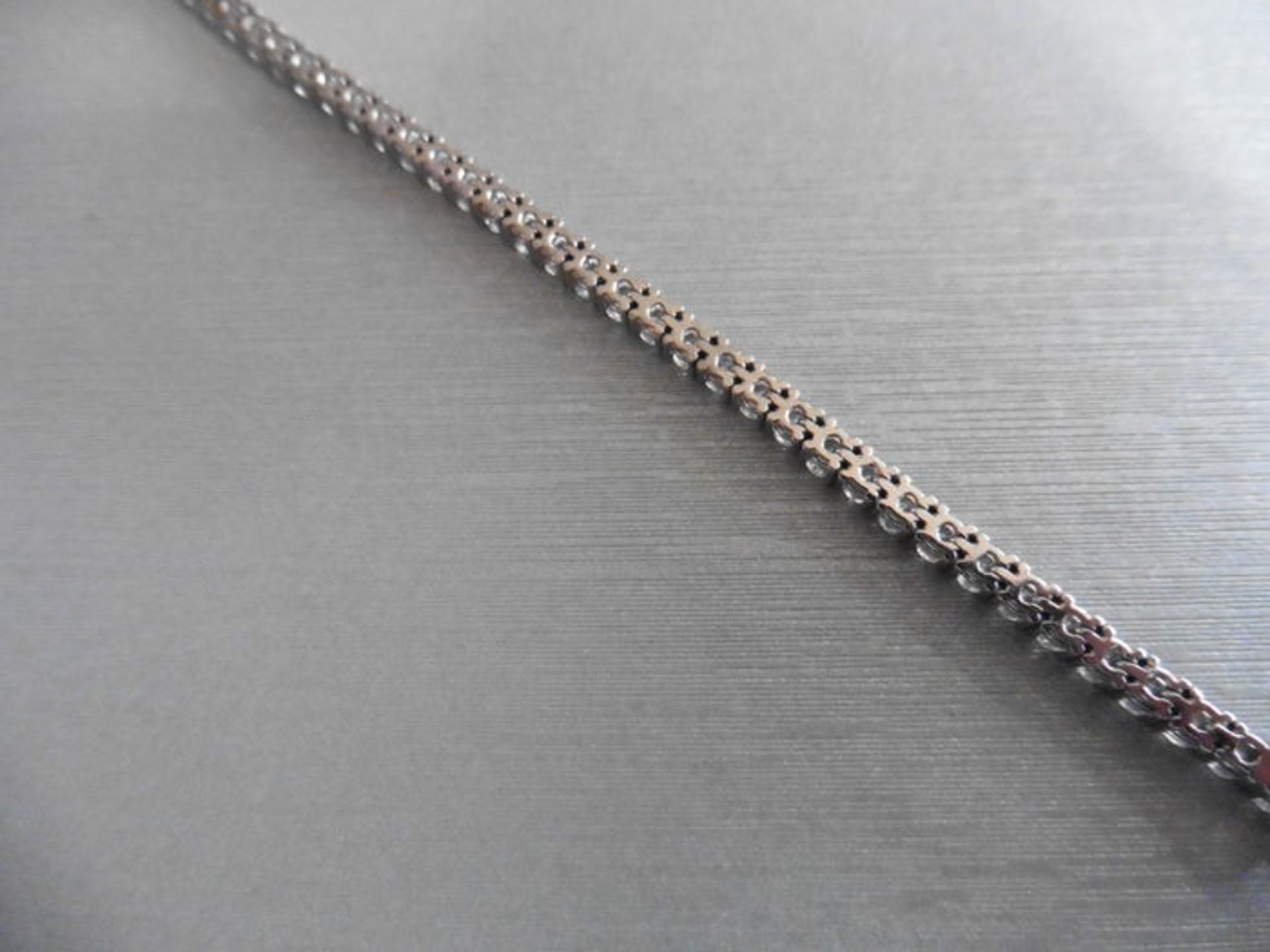 5.30ct Diamond tennis bracelet set with brilliant cut diamonds of I colour, si2 clarity. All set - Image 2 of 3