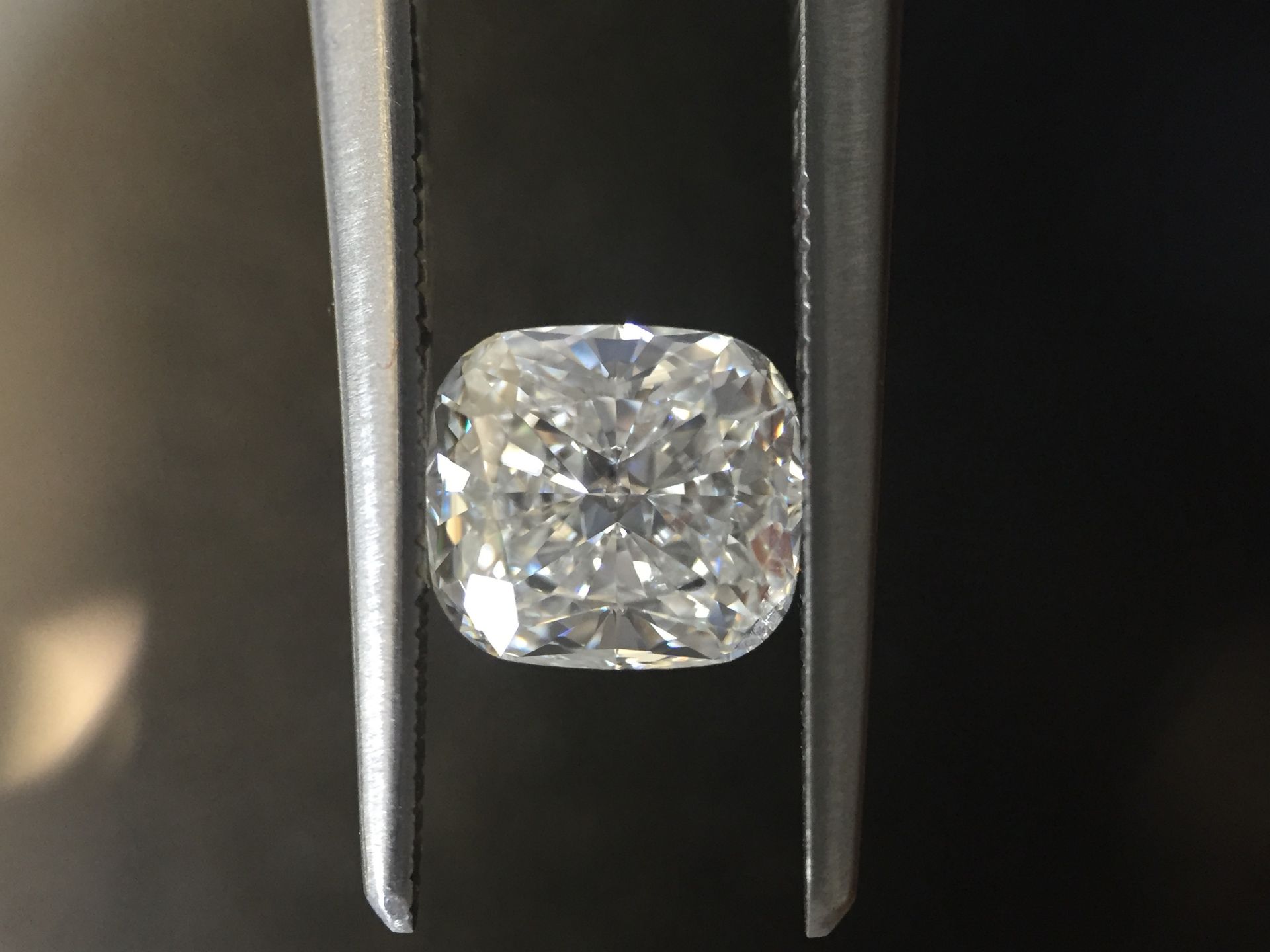 1.05ct cushion cut diamond. G colour, SI1 clarity. 6.10 x 5.59 x 3.70mm. GIA certification _