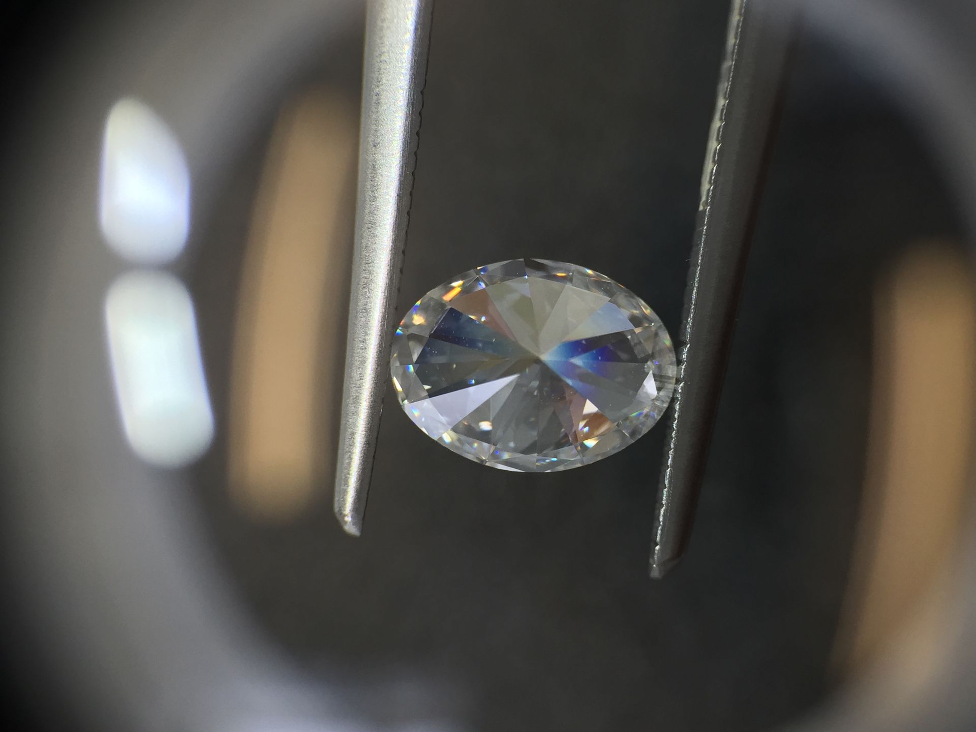 1.00ct oval cut diamond. E colour, VS1 clarity. GIA certification _ 2207610188. 7.63 x 5.72 x 3.