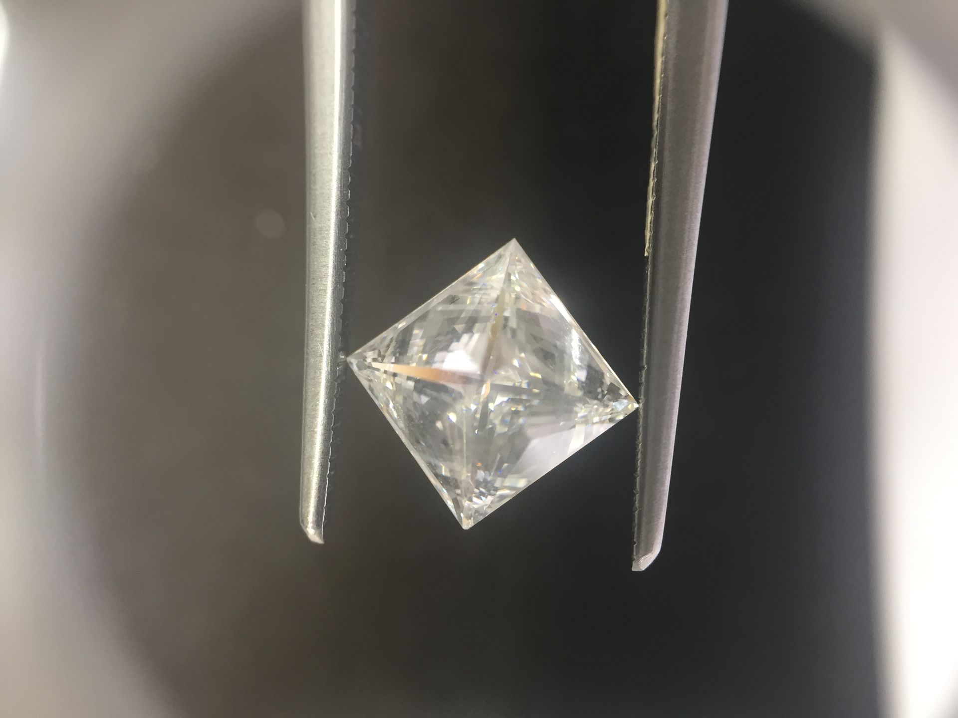 1.75ct princess cut diamond. G colour, VS1 clarity. GIA certification _ 5226112422. 6.75 x 6.68 x