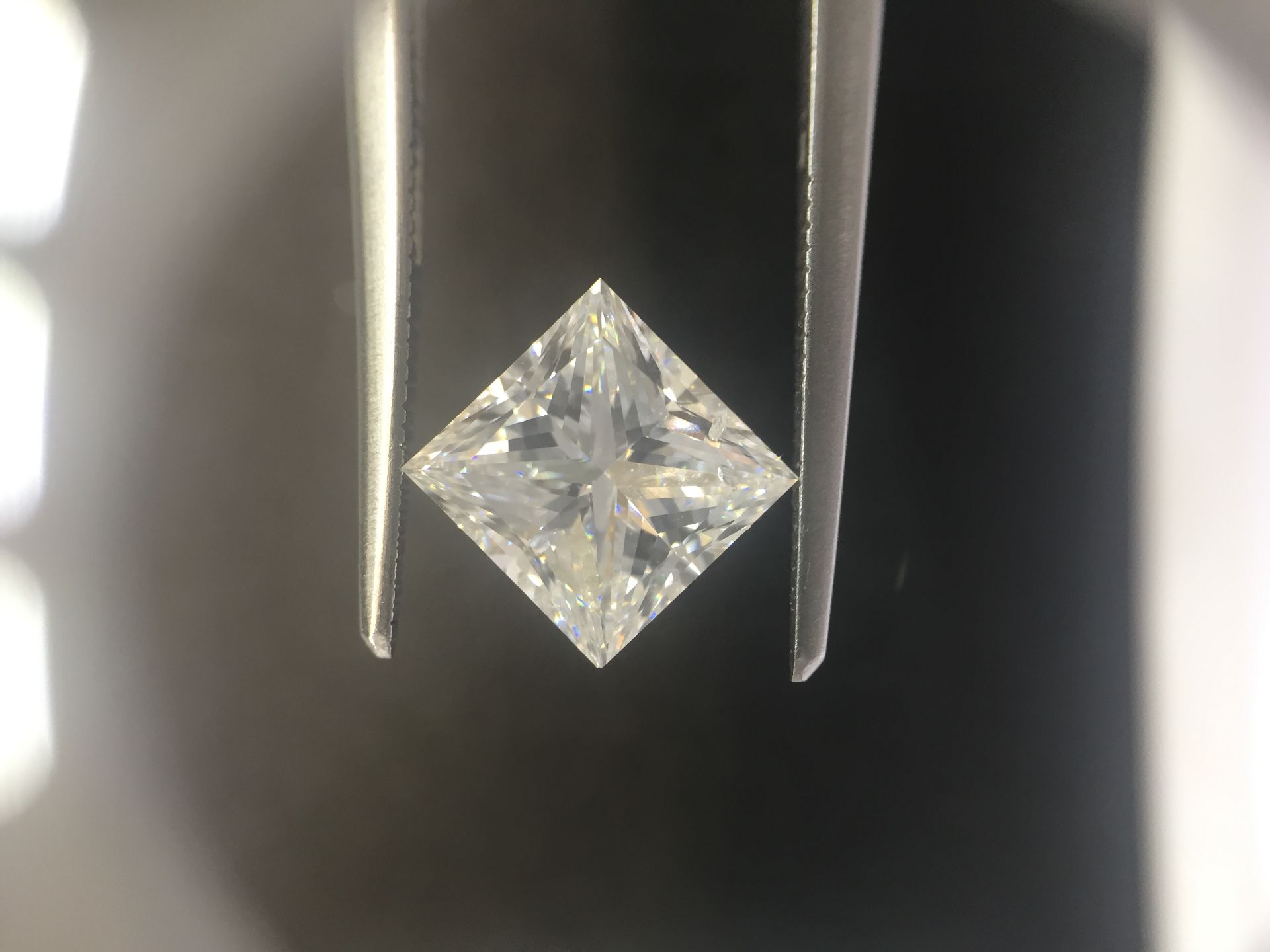 1.62ct princess cut diamond. E colour, Si1 clarity. GIA certification _ 6201981889. 6.86 x 6.71 x