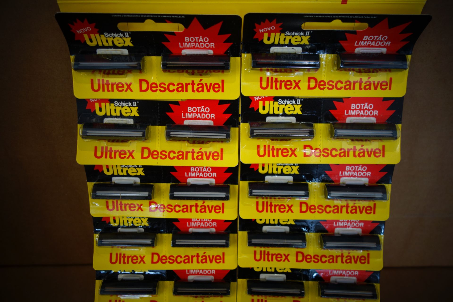 120 x Twin Packs of Ultrex Schick Disposable Rasors - Image 2 of 3