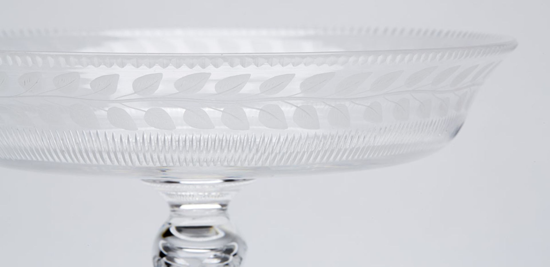 ANTIQUE GARLAND ENGRAVED GLASS TAZZA 19TH C. - Bild 3 aus 7