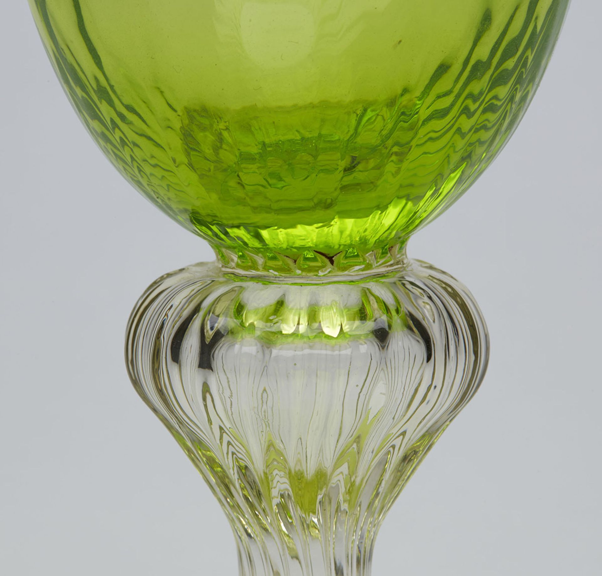 ANTIQUE FLUTED PEDESTAL GREEN GLASS VASE 19/20TH C. - Image 4 of 7