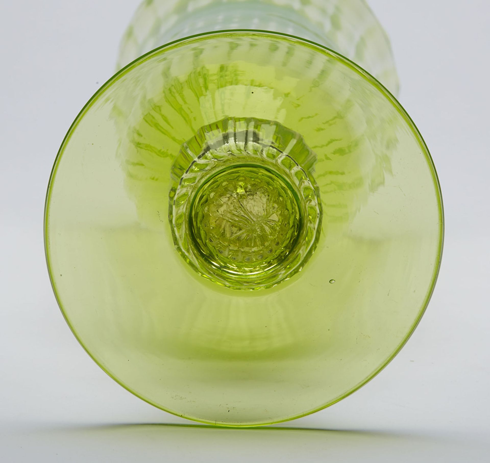 ANTIQUE FLUTED PEDESTAL GREEN GLASS VASE 19/20TH C. - Image 6 of 7