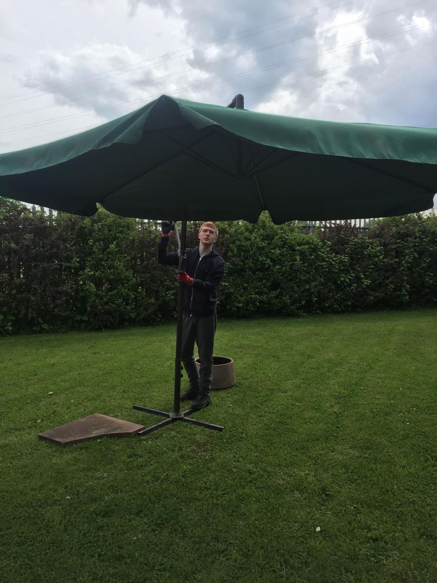Swinging Cantilever Garden Parasols 8ft. X 3, All sizes and quantities are approx. - Image 2 of 7
