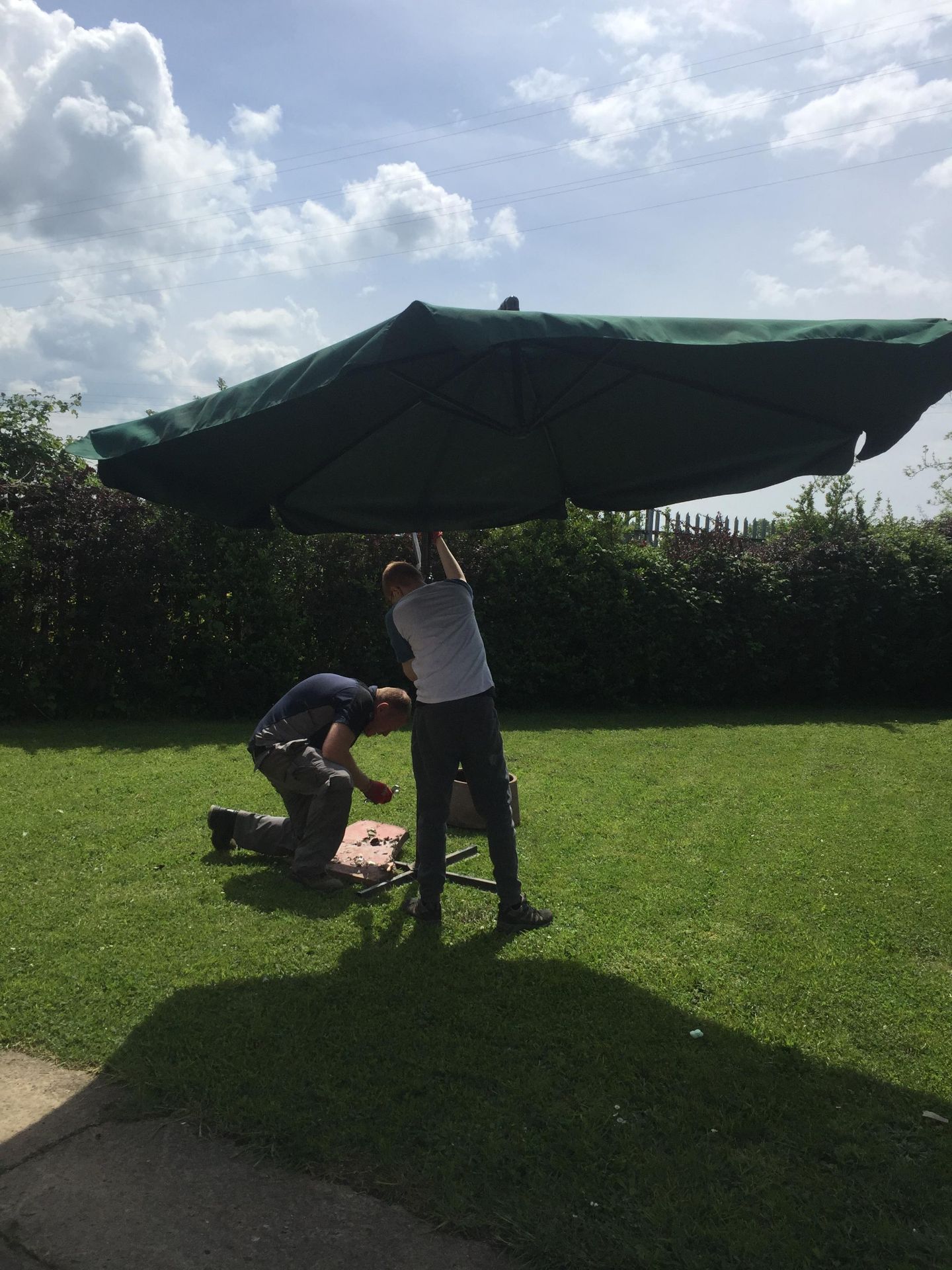 Swinging Cantilever Garden Parasols 8ft. X 3, All sizes and quantities are approx.