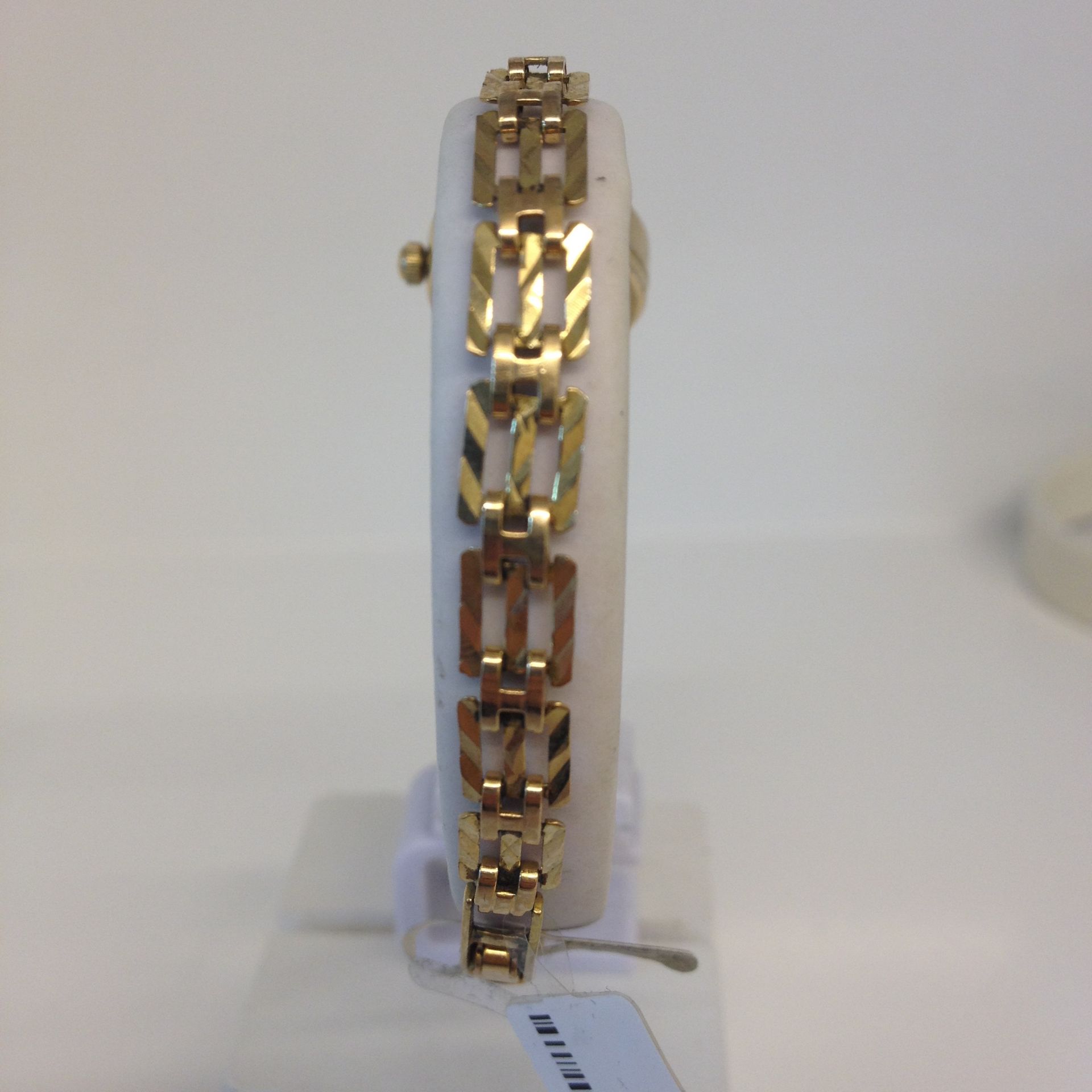 9CT Gold Accurist ladies watch - Image 2 of 3