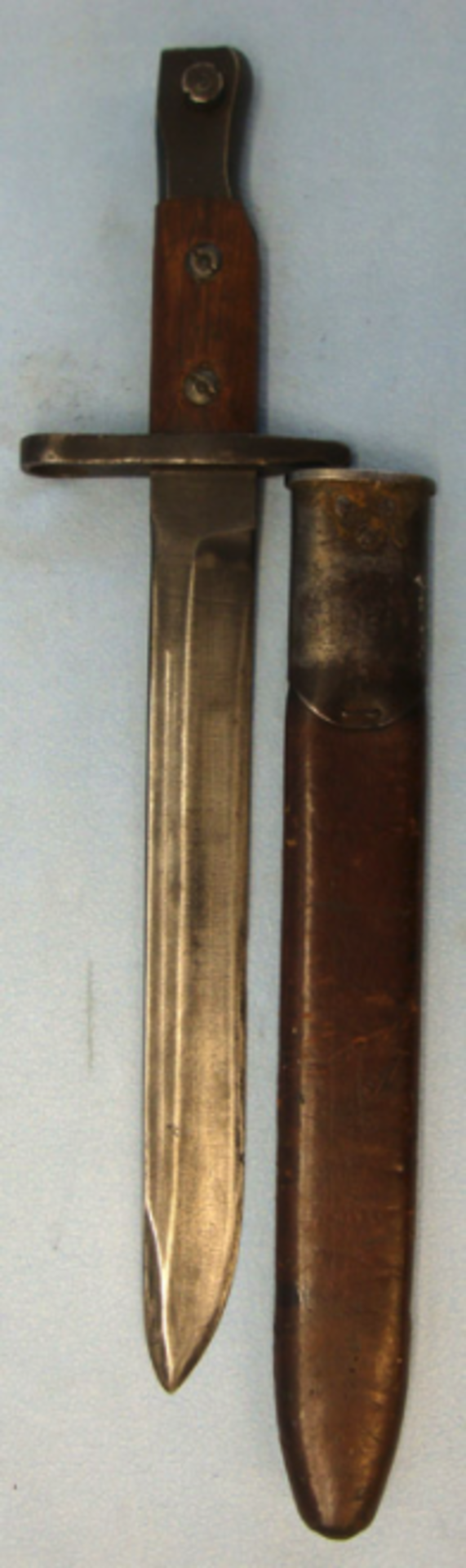 British Contract Ross Bayonet & 1915 Dated MK 1 Leather Scabbard.