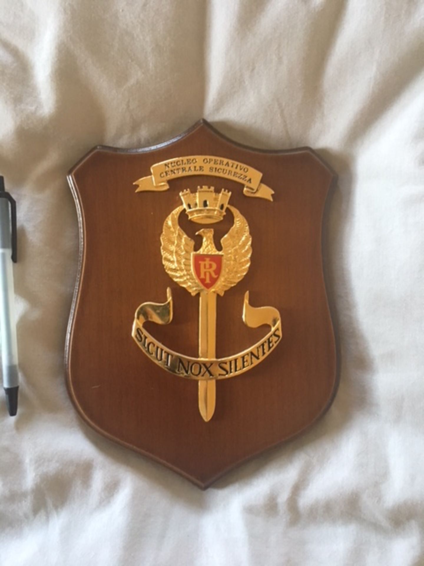 Italy special forces swat team walnut plaque from the Sir Christopher Lee militaria collection