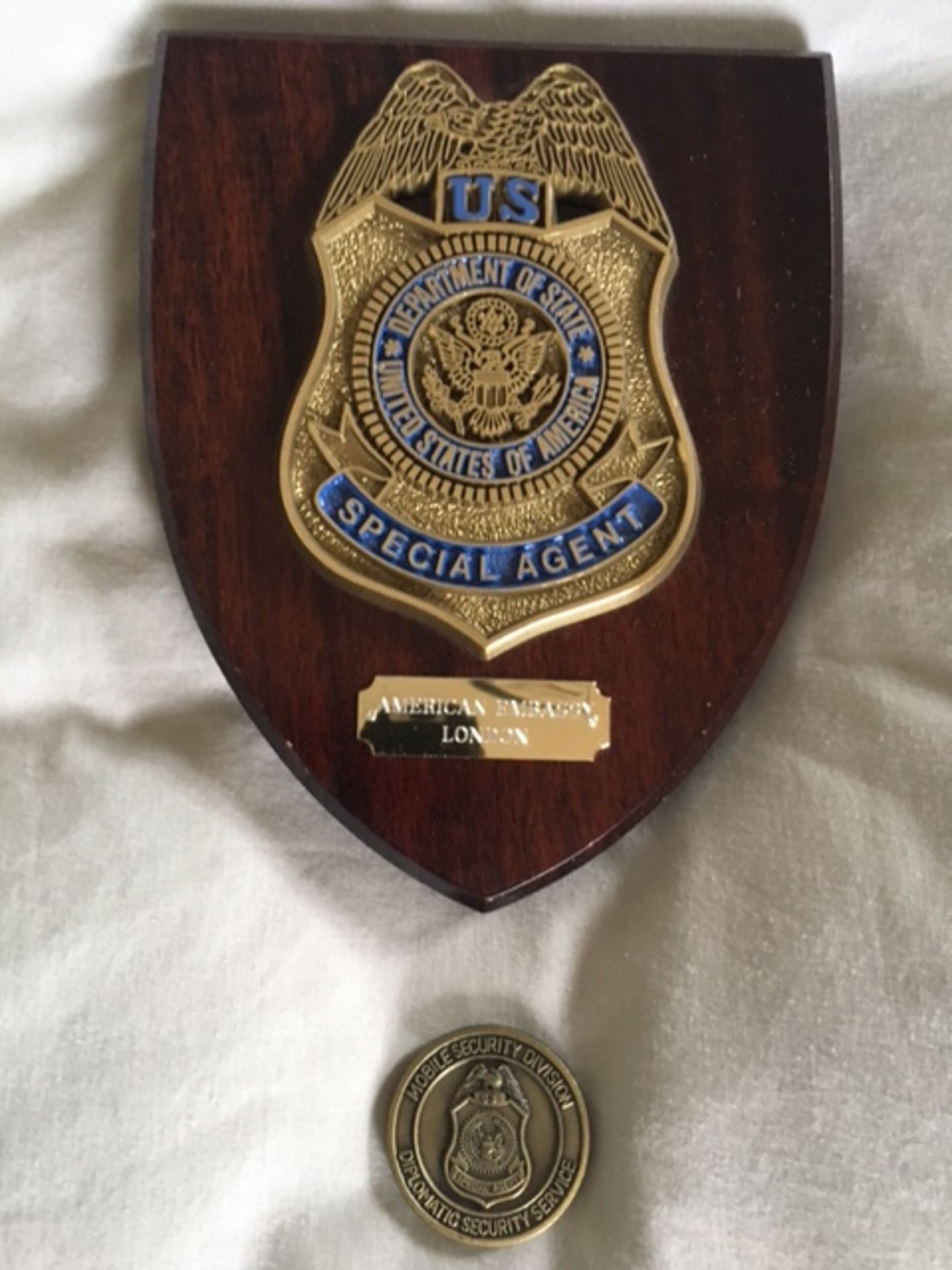 USA special agent wood/metal plaque and coin