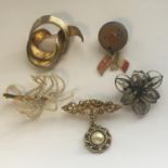 Assorted vintage brooches. Includes free UK delivery.