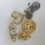 A group of miscellaneous themed vintage retro brooches. Includes free UK delivery.