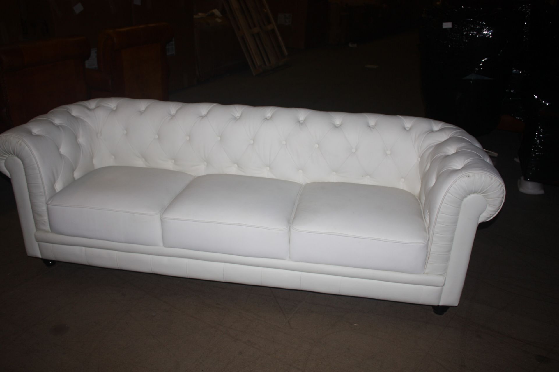 Empoli White Leather 3 Seater Sofa Handmade Chesterfield button back leather sofa in snow white. - Image 4 of 6