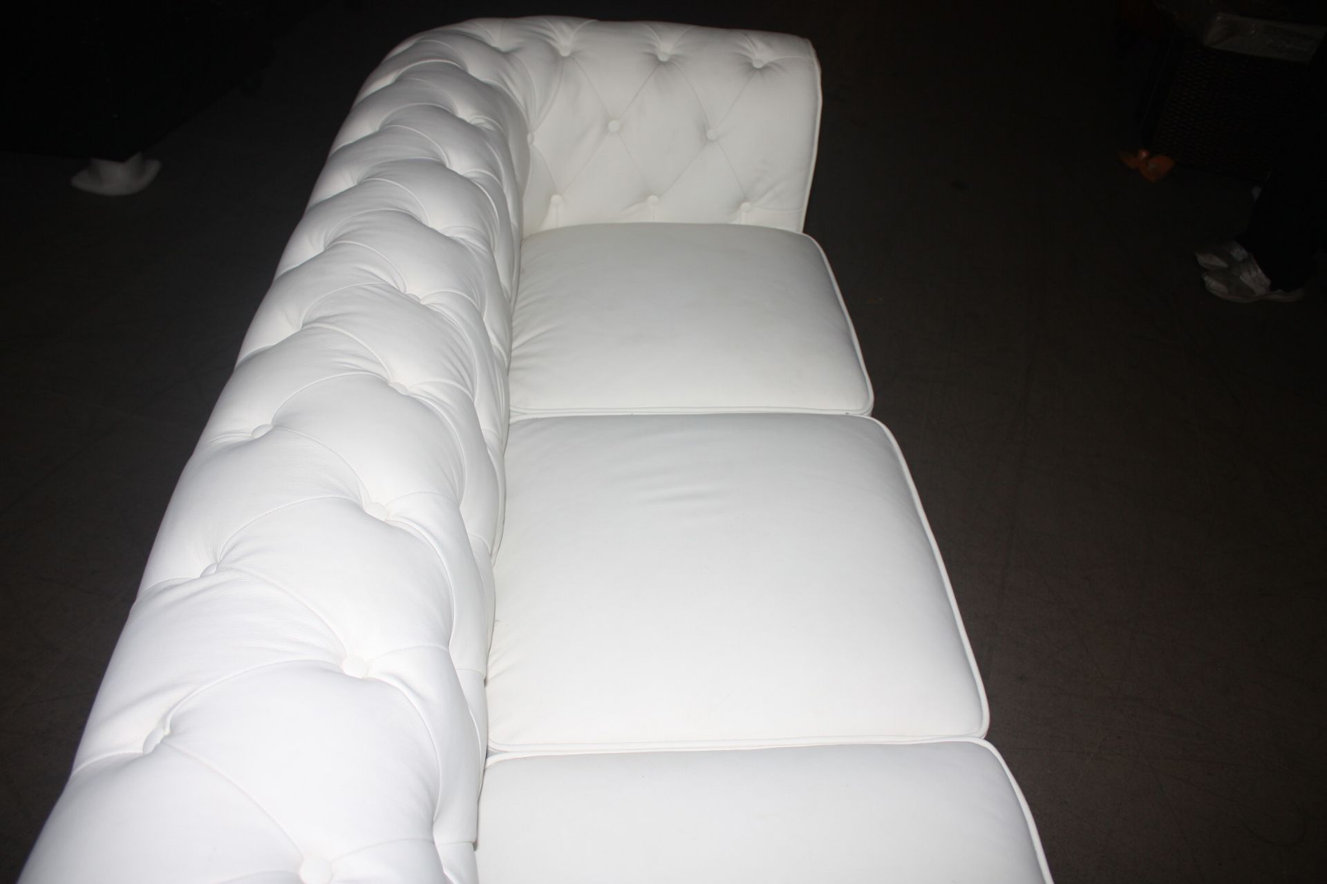 Empoli White Leather 3 Seater Sofa Handmade Chesterfield button back leather sofa in snow white. - Image 6 of 6