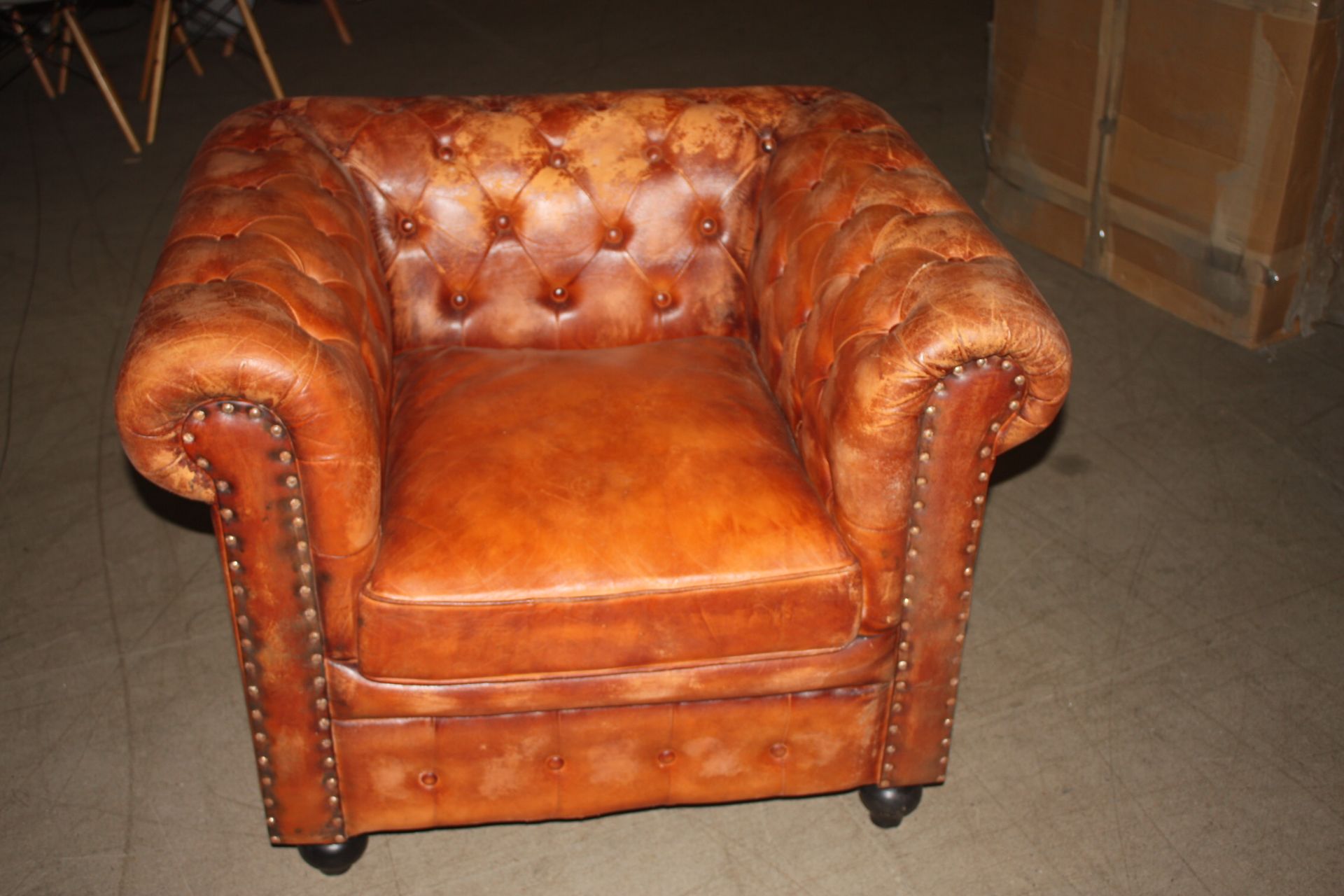 Shoreditch Low Back Leather Chesterfield - Image 4 of 6