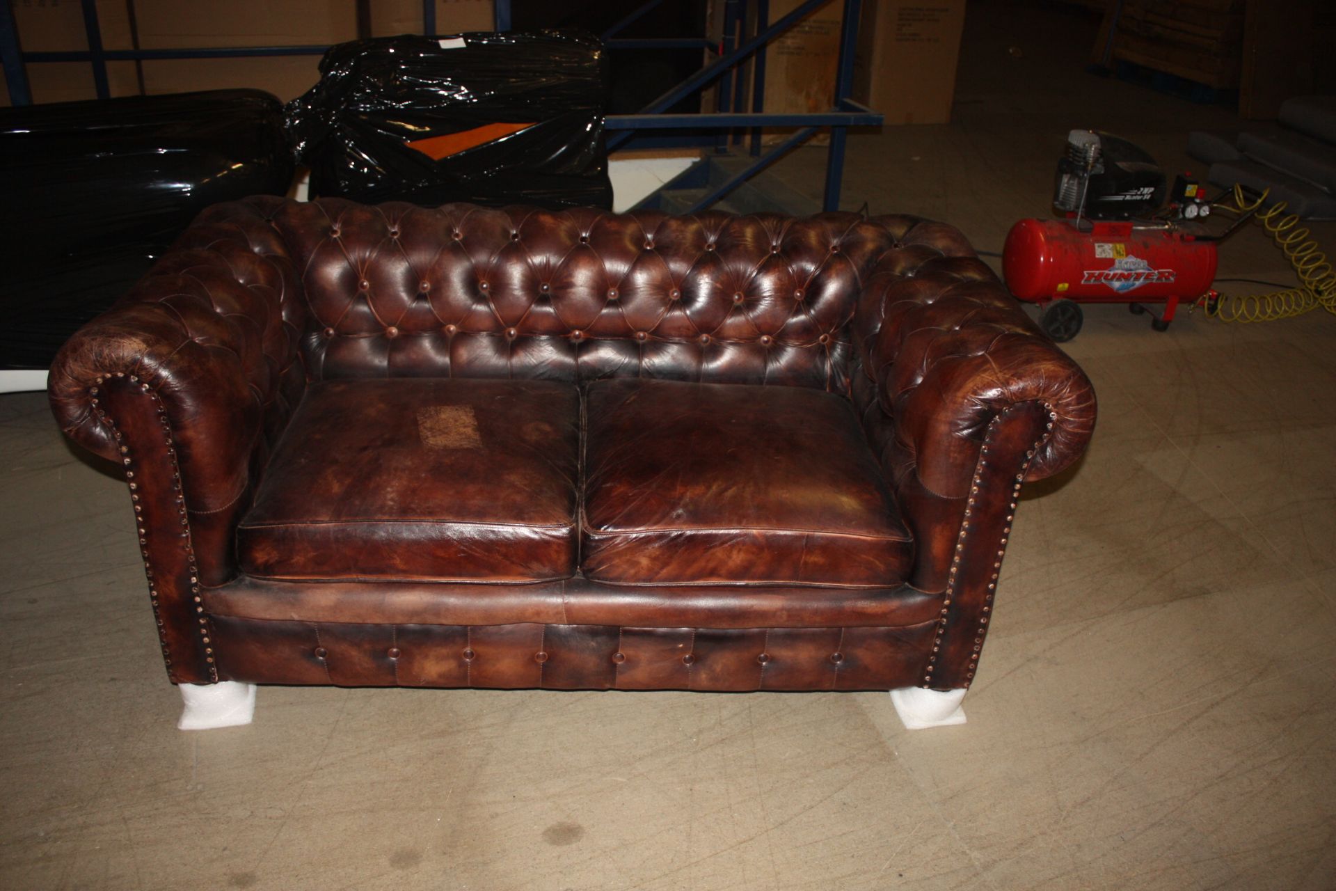 Shoreditch Leather Chesterfield 2-Seater Sofa Handmade - Image 4 of 5