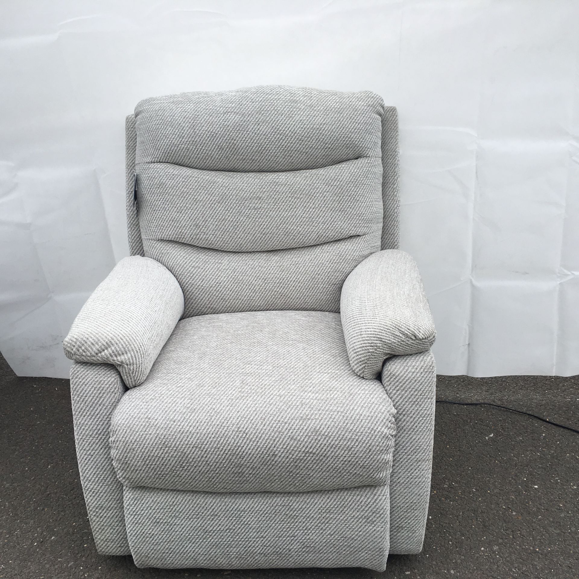 Harrow Powered Reclining Chair RRP £979 - Image 3 of 3
