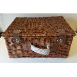 Retro Pic Nic Basket NO RESERVE