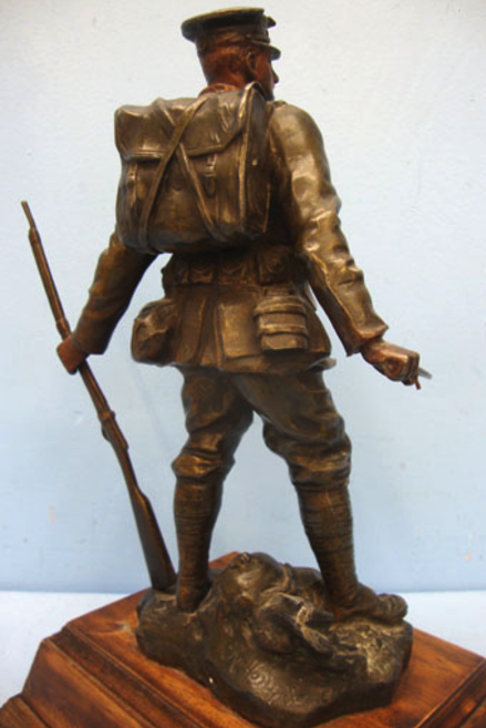 Original WW1 Spelter Figure Of A WW1 British 'Tommy' In Standing Pose Holding a Long Lee Enfield - Bild 3 aus 3