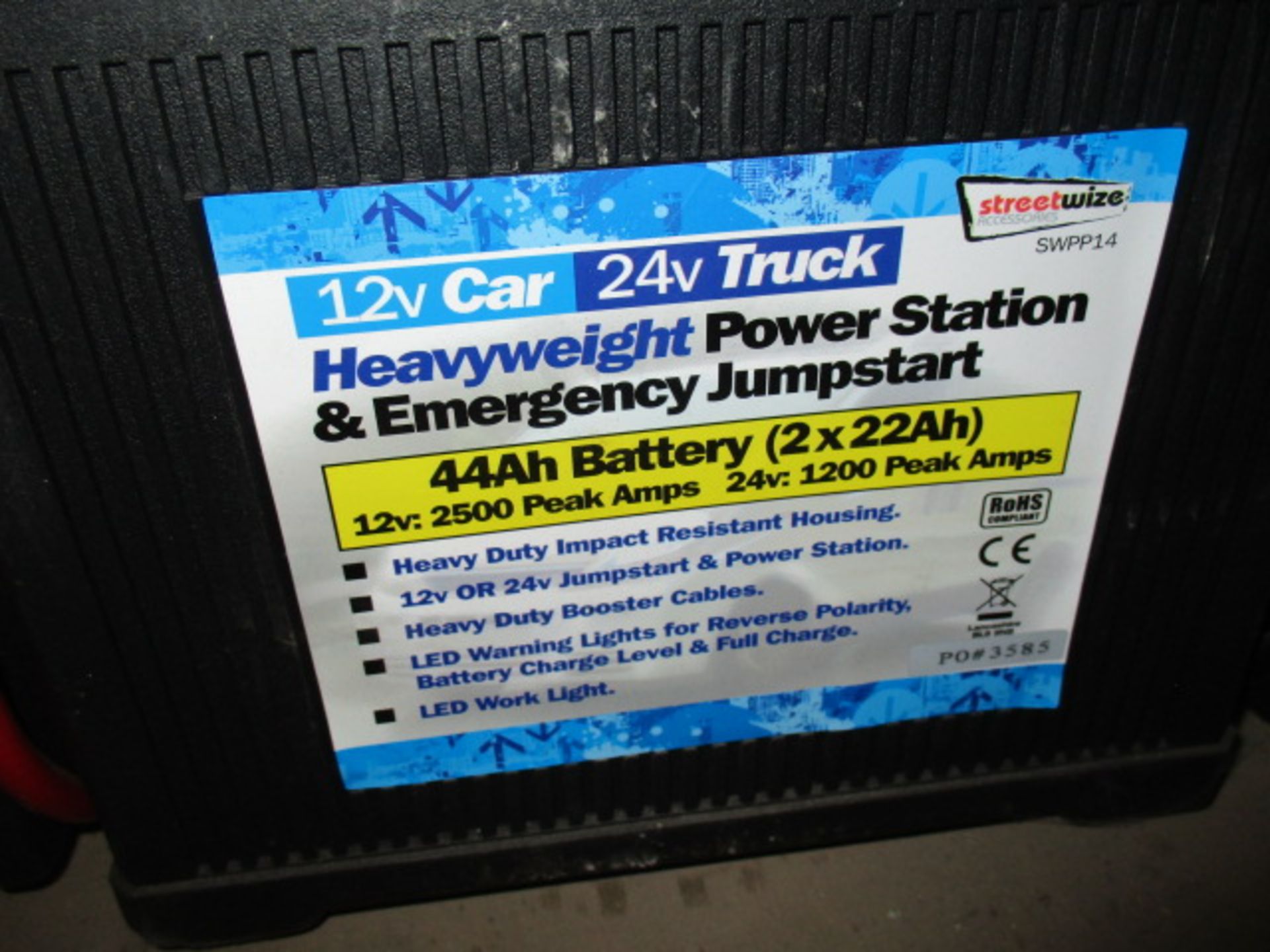 Heavy Duty 12v / 24V Trucker Power station untested supplied with Mains and 12V charger rrp £179.