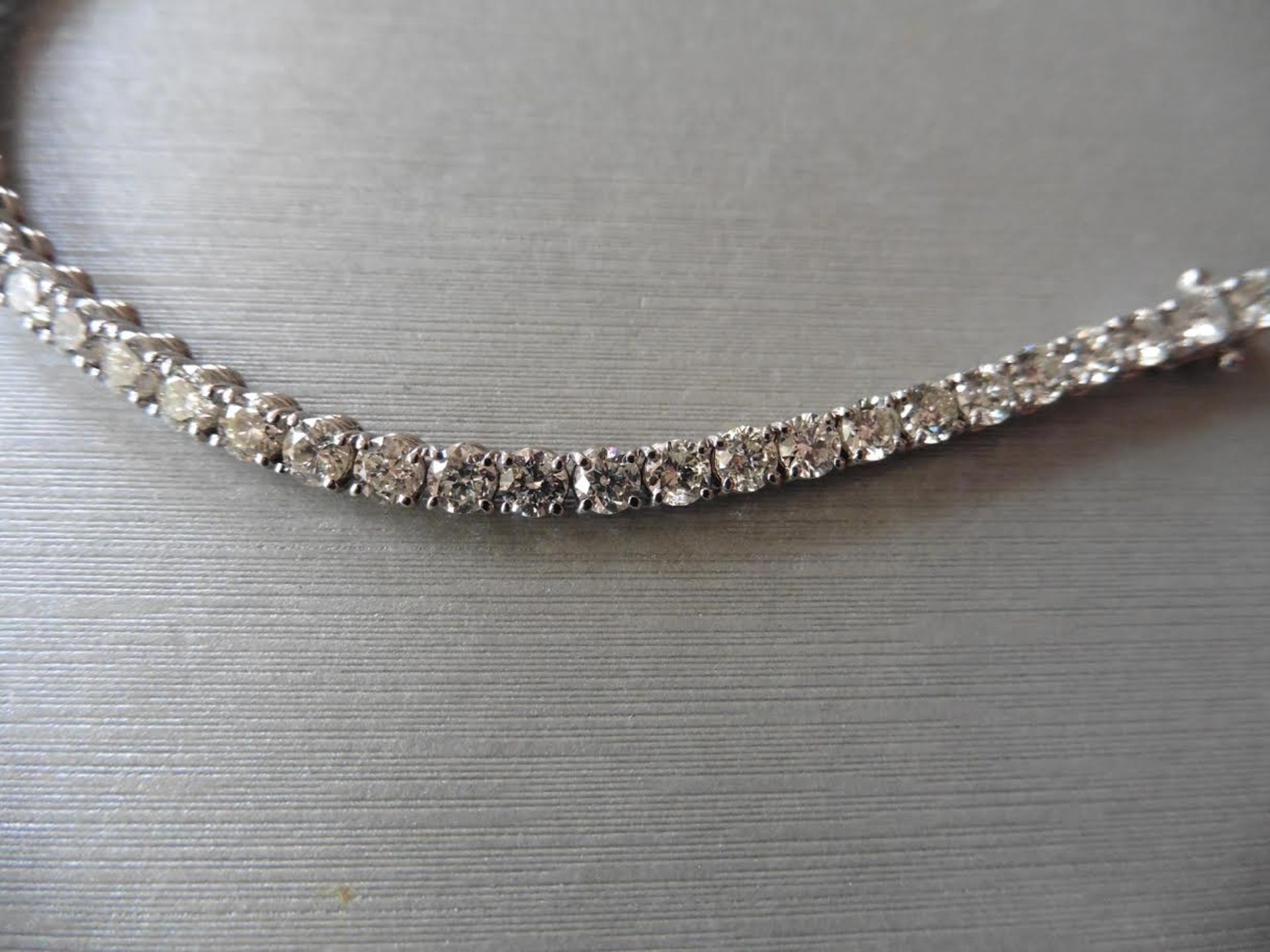 10.50ct Diamond tennis bracelet set with brilliant cut diamonds of I colour, si2 clarity. All set in - Image 2 of 4