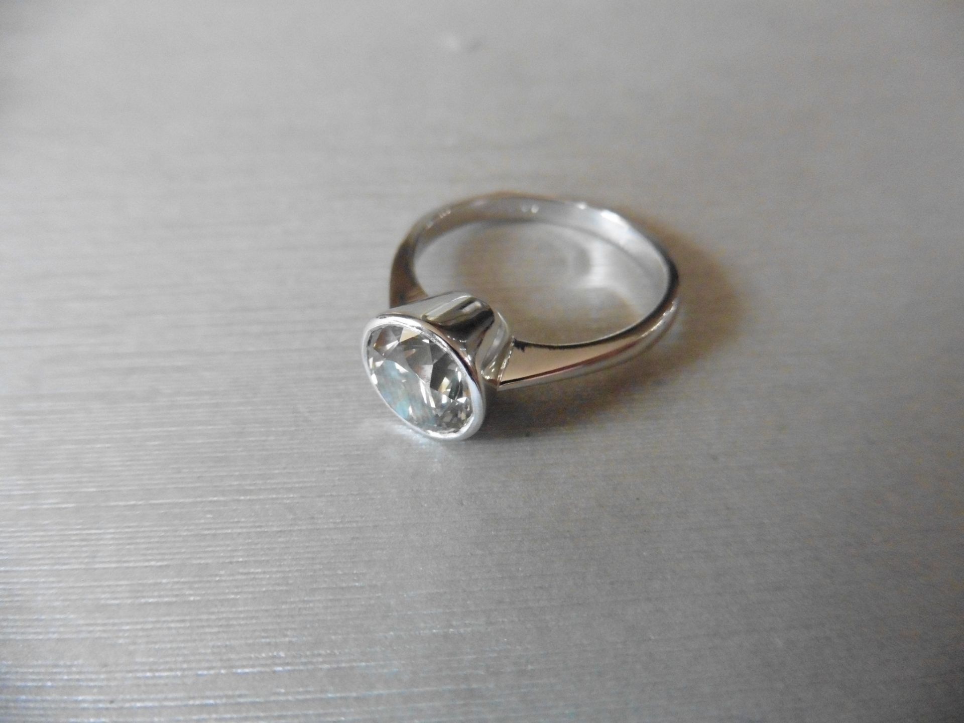 2.00ct diamond solitaire ring. Set in 18ct white gold rub over setting. L colour, Si2 clarity. - Bild 4 aus 4