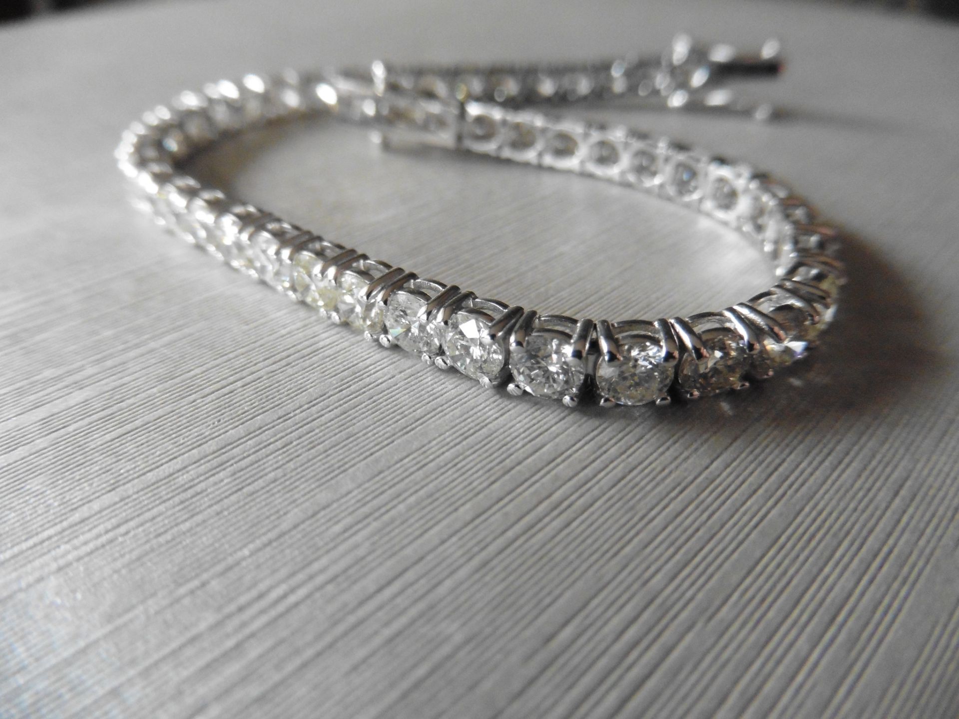 10.50ct Diamond tennis bracelet set with brilliant cut diamonds of I colour, si2 clarity. All set in