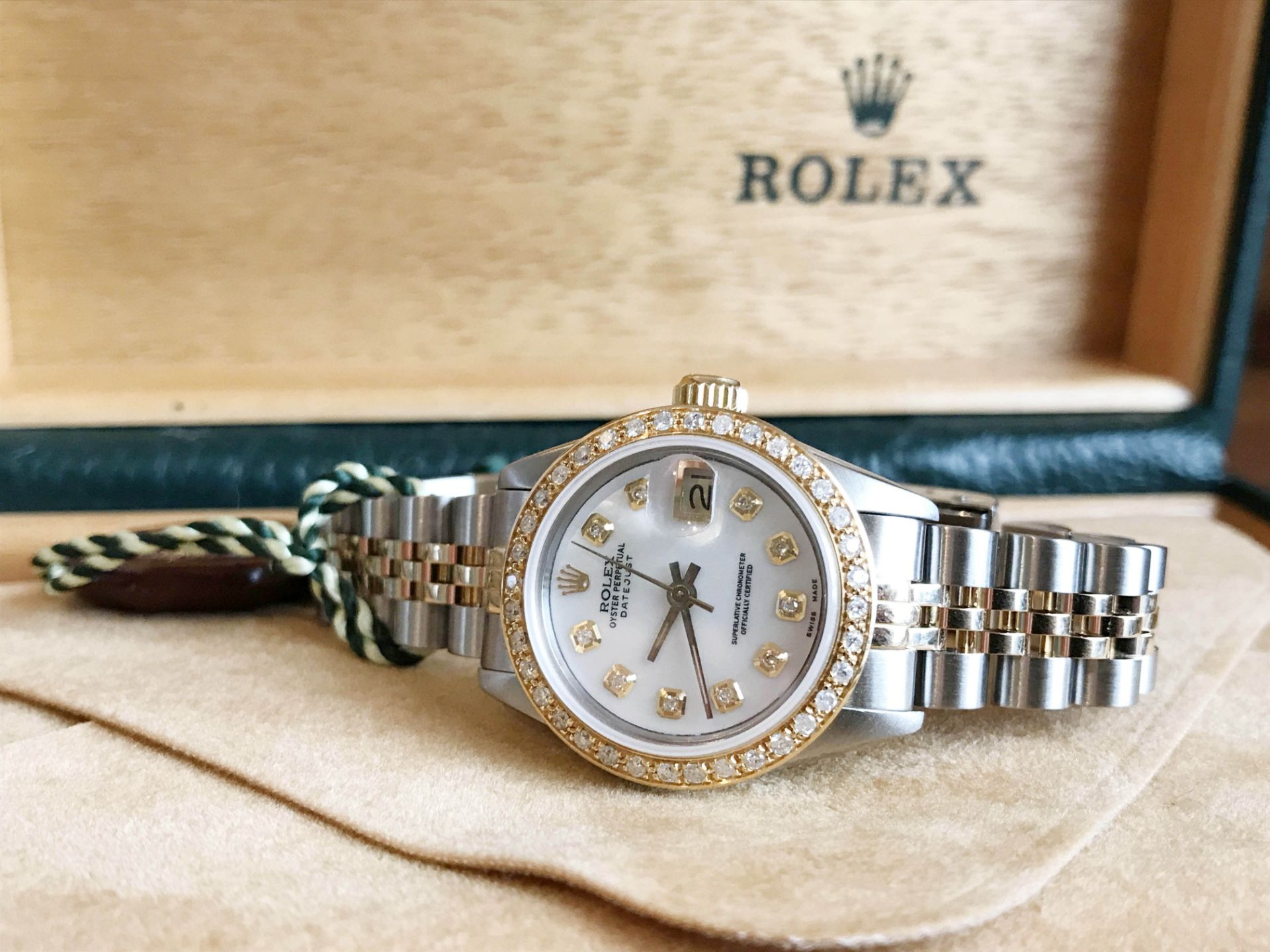 LADIES ROLEX WATCH, 18CT GOLD & STAINLESS STEEL,DIAMOND BEZEL SET & MOTHER OF PEARL, INCLUDES BOX - Image 2 of 8