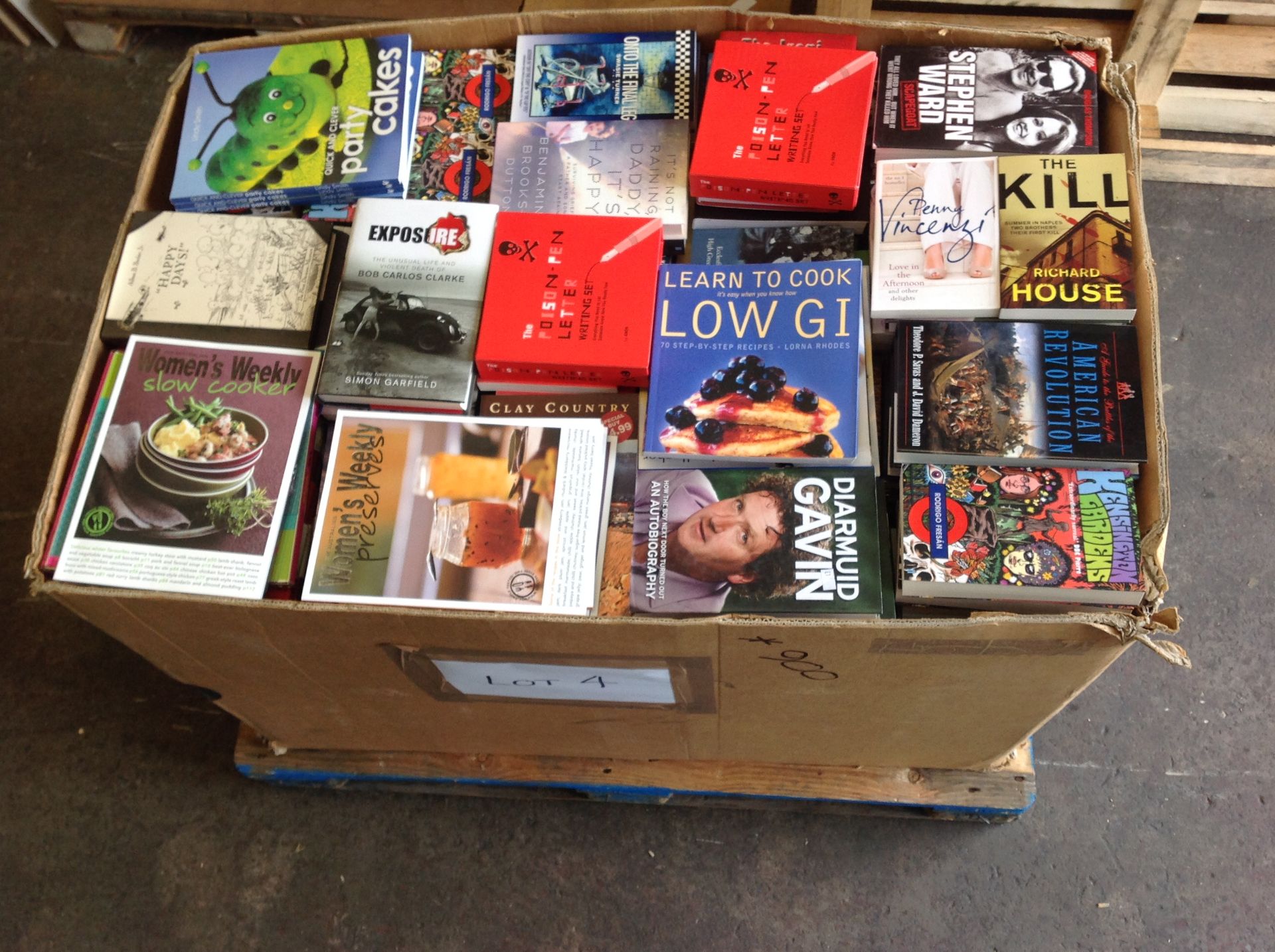 Mixed pallet of a minimum of 900 books - Image 2 of 2