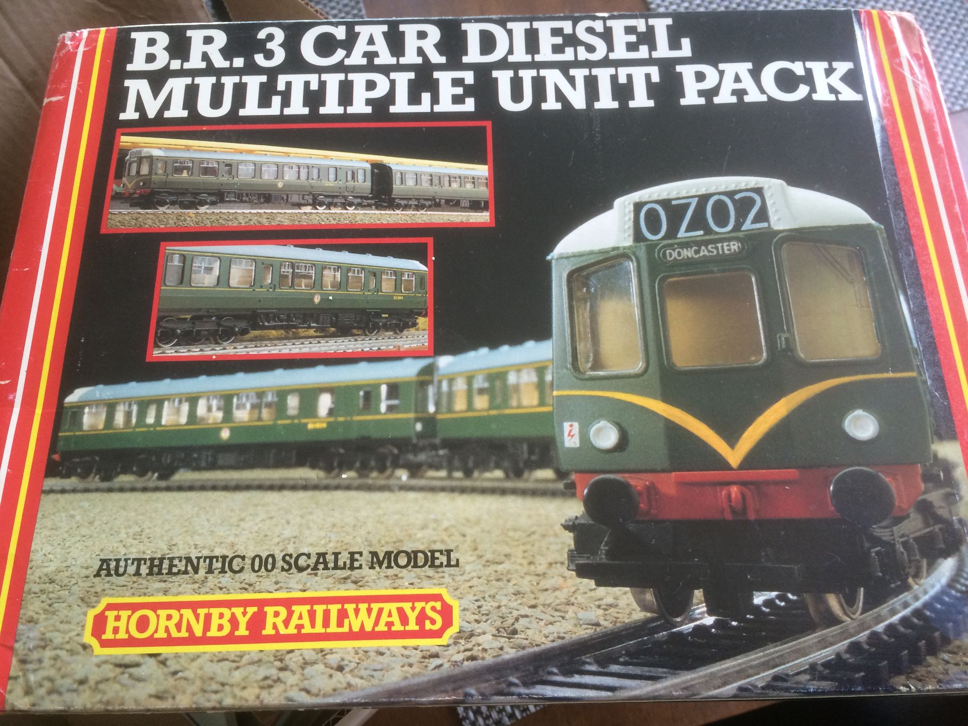 Hornby railways BR 3 car diesel multiple unit pack. - Image 2 of 3