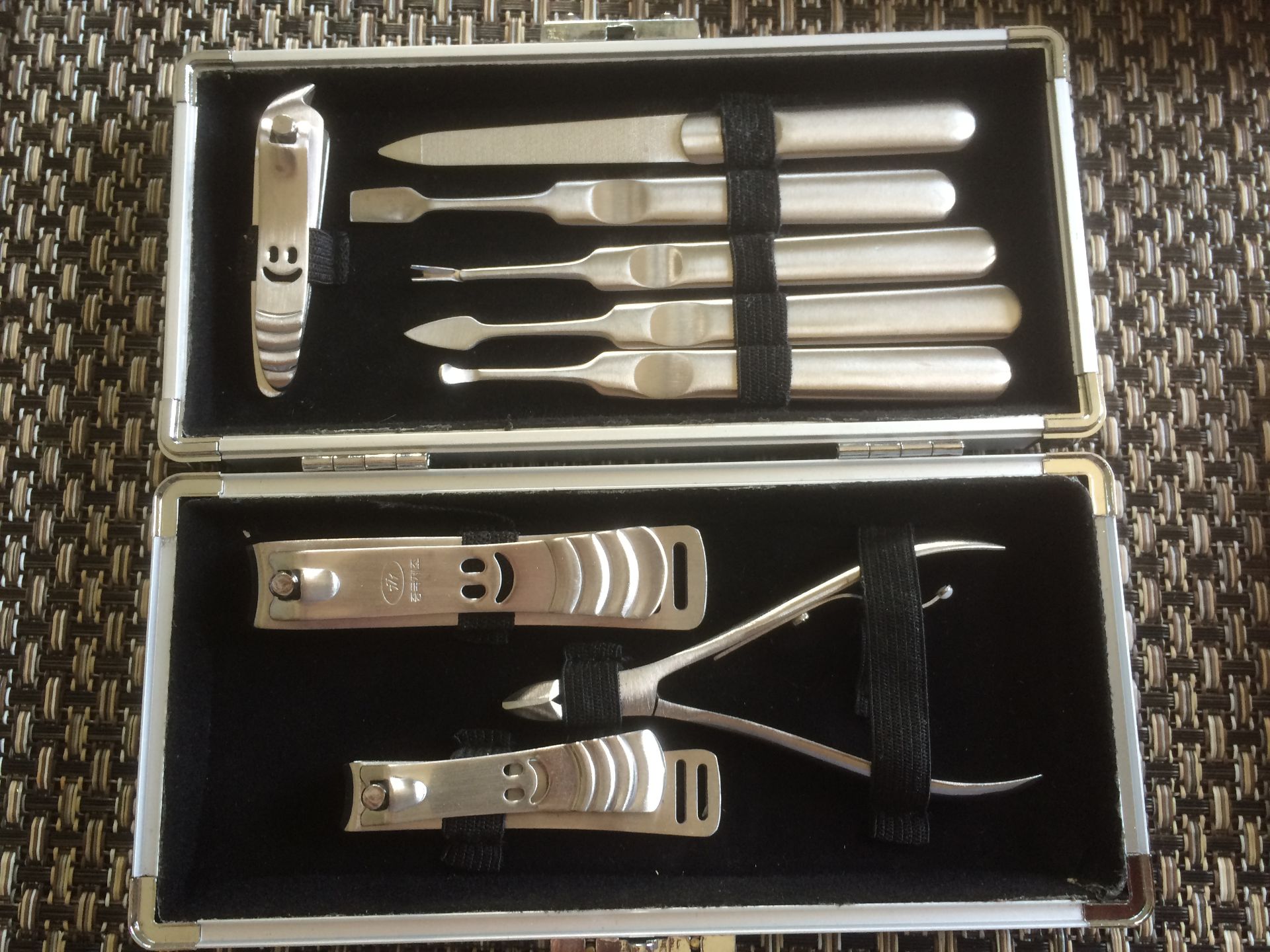 5 x New boxed LDW Russia st/steel manicure set.