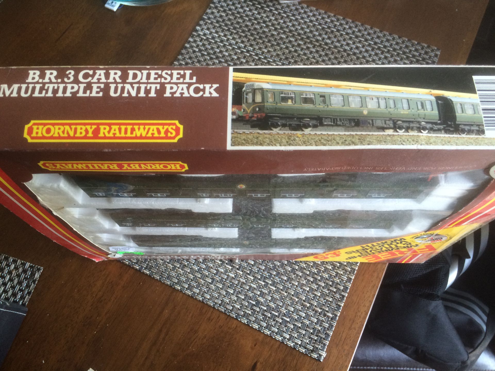 Hornby railways BR 3 car diesel multiple unit pack. - Image 3 of 3