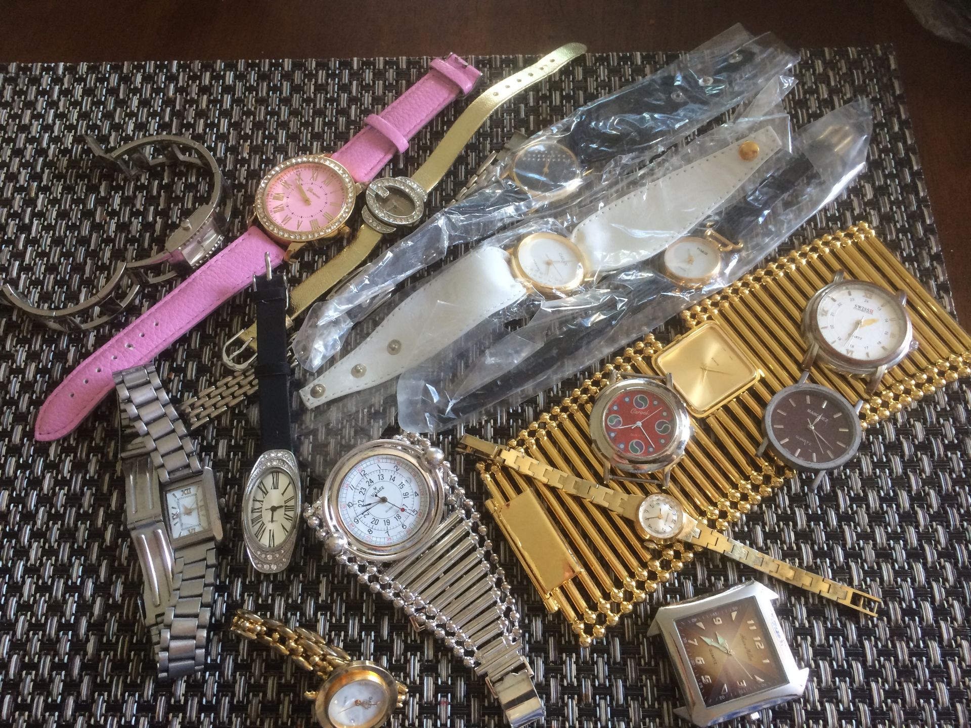 tray#3 Mixed lot of ne wand worn watches. Minimum of 15 items per tray