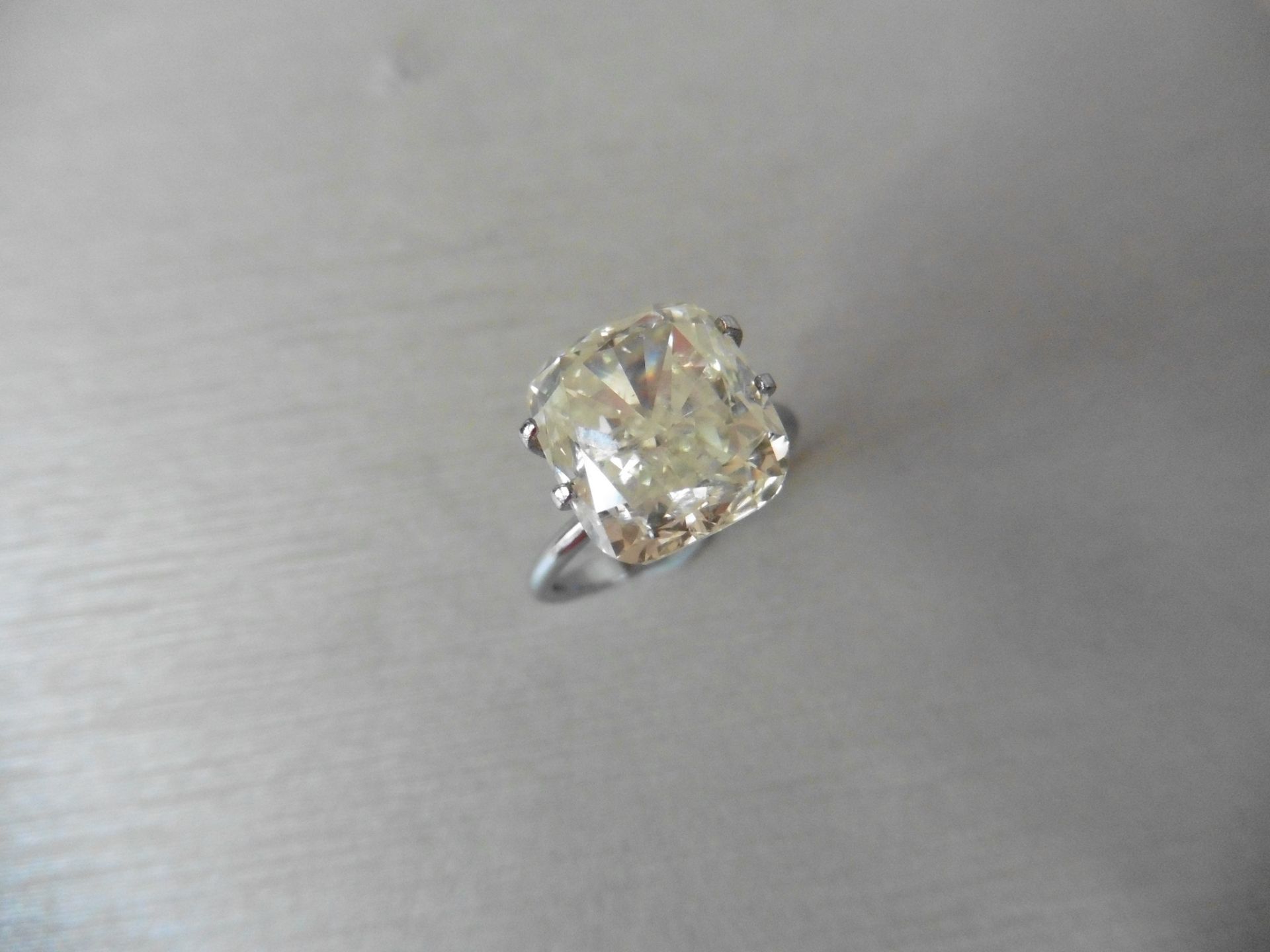 7.55ct loose cushion cut diamond. I colour, si2 clarity ( enhanced ). 11.03 x 10.15 x 7.43mm. No