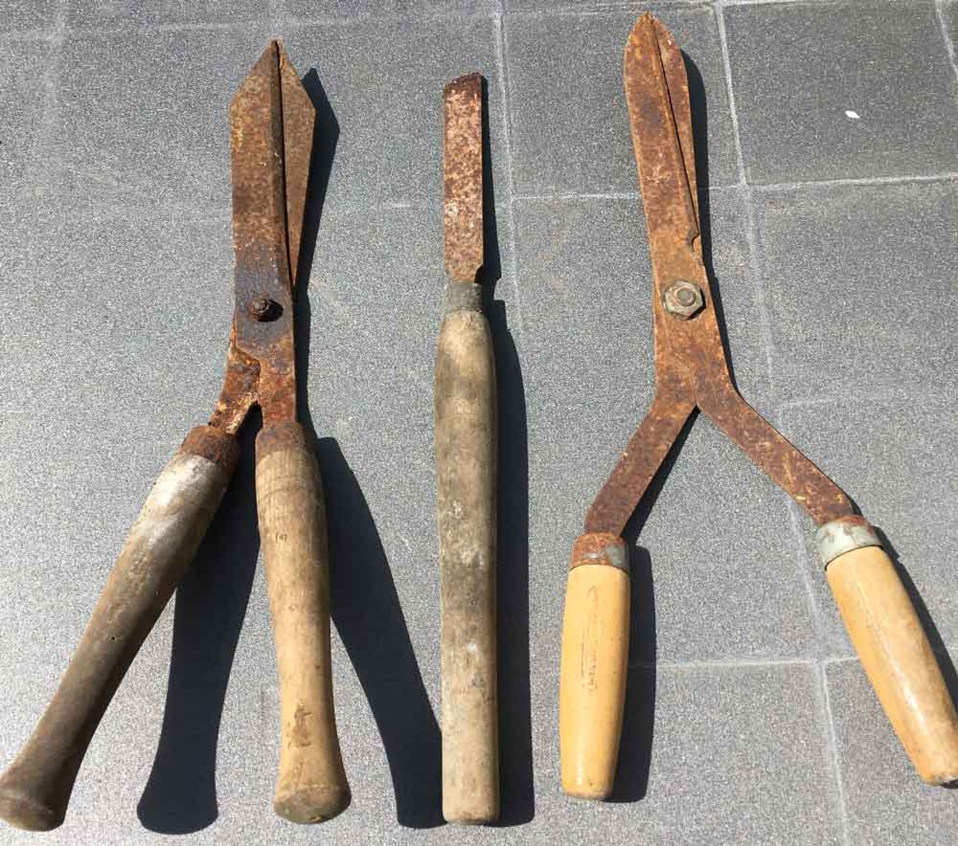 2 x Garden Shears, 1 x Turning Chisel