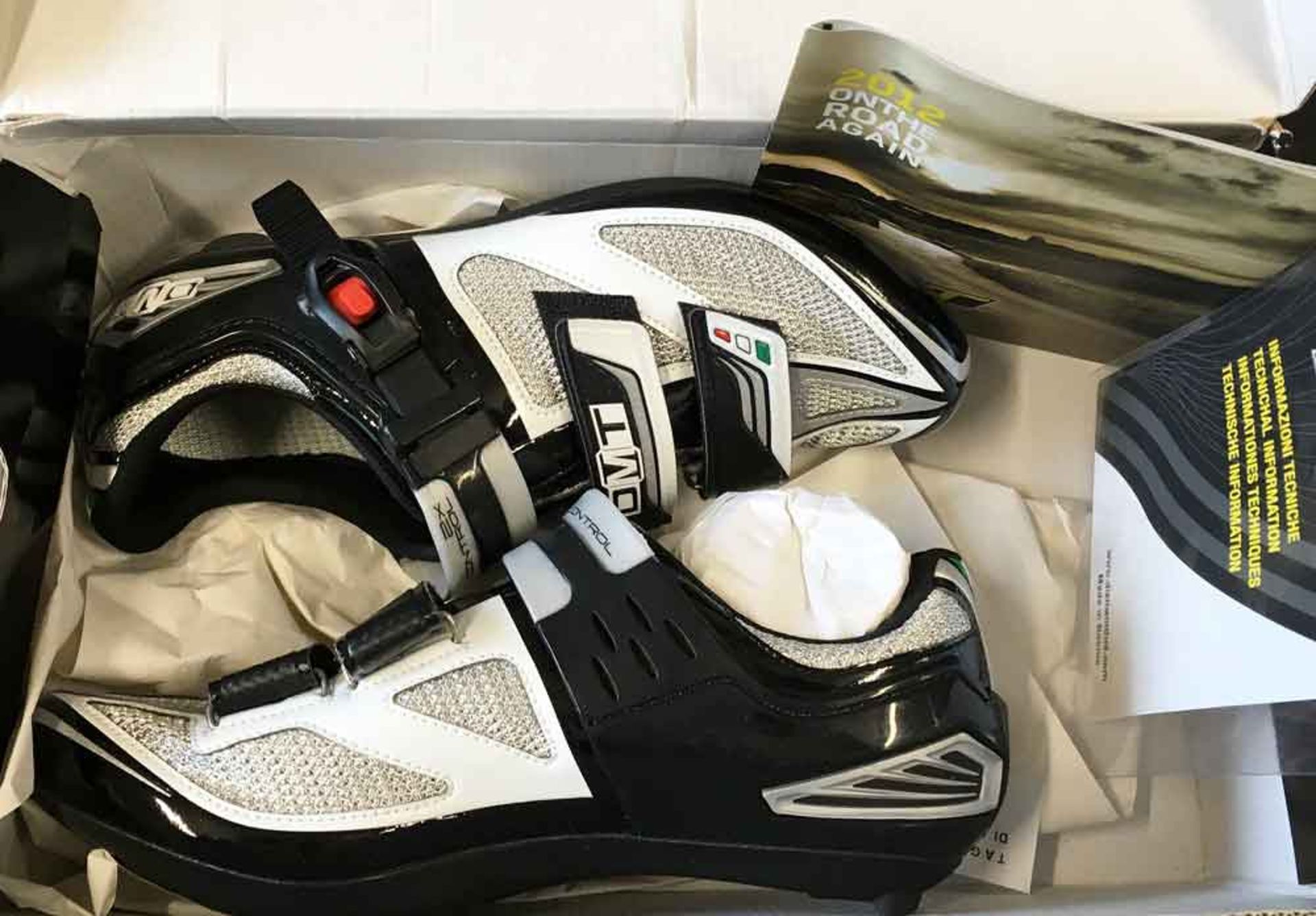 Size 6 Pair of DMT Cycling Shoes, New