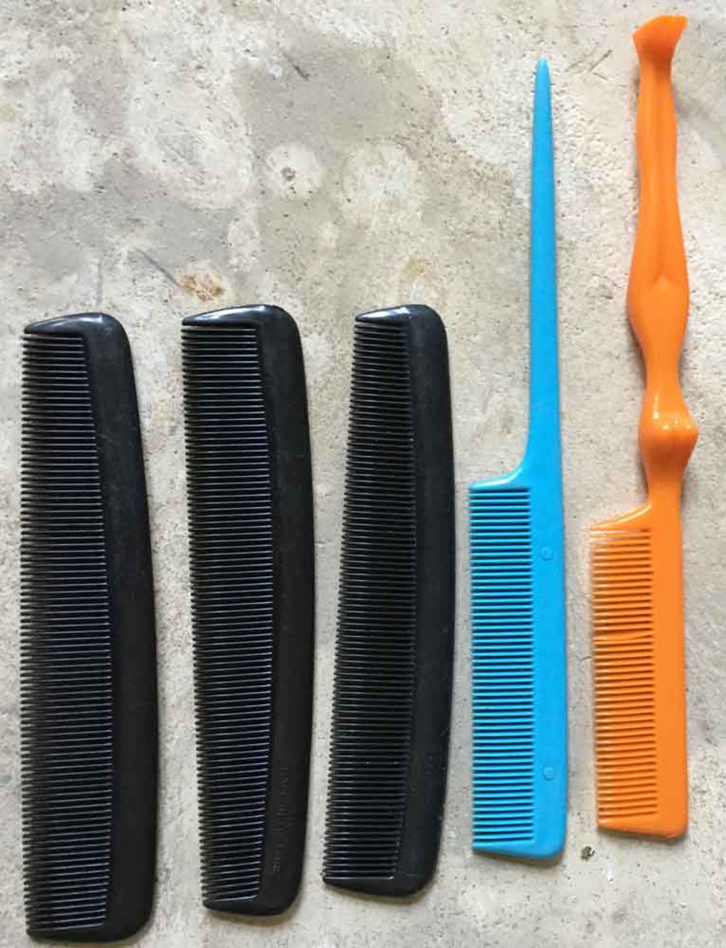 Combs - Image 2 of 3