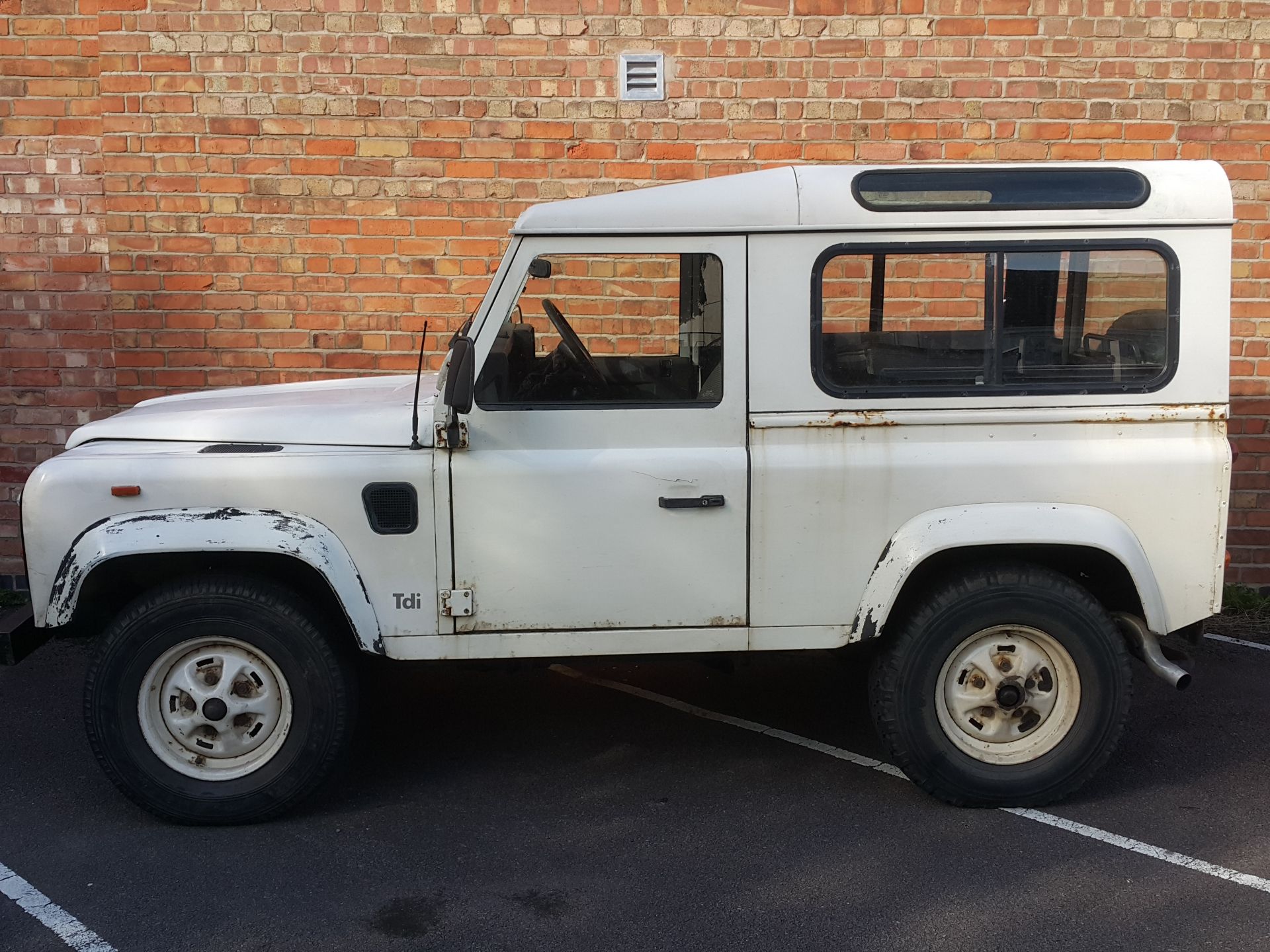 LAND ROVER DEFENDER 90 TURBO DIESEL 2.5 - Image 4 of 20