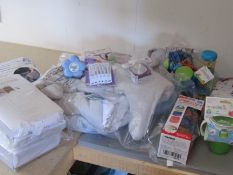 17 x Baby items. Shipping available, no vat on hammer.