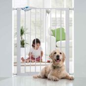 Pet Safety Gate. Shipping available, no vat on hammer.
