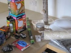 15 Various Pet Related items. Shipping available, no vat on hammer.